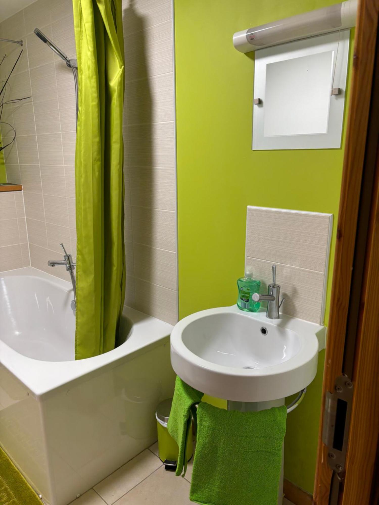 Maciver Farraline Court Apartment *