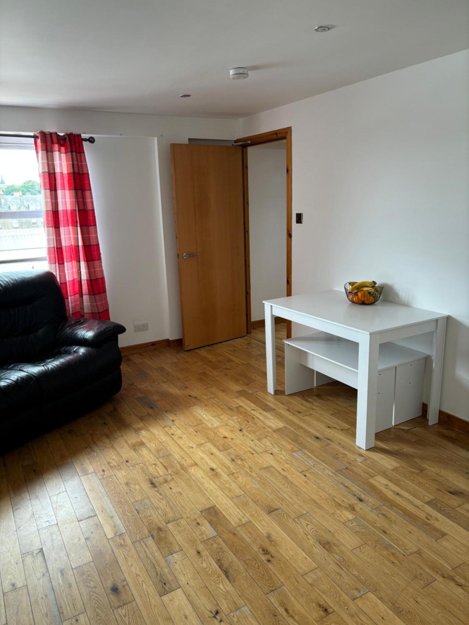 Apartment Maciver Farraline Court *