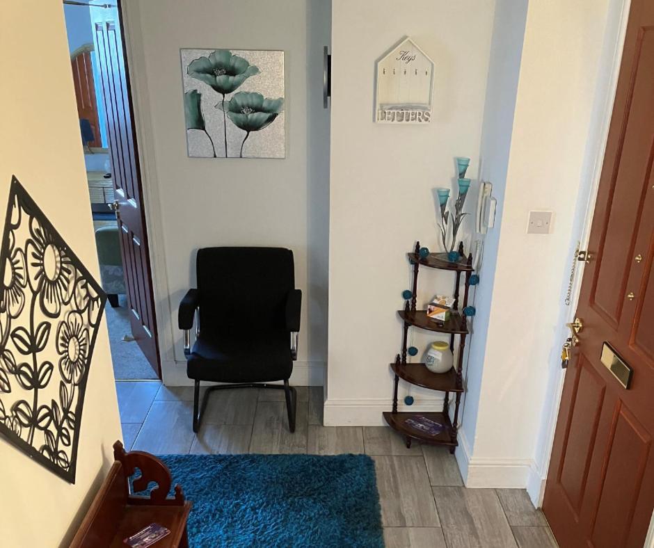 Scardroy Homes - 2 Bedroom With Parking Wifi Smart Tvs Sleeps Up To 6 Apartment