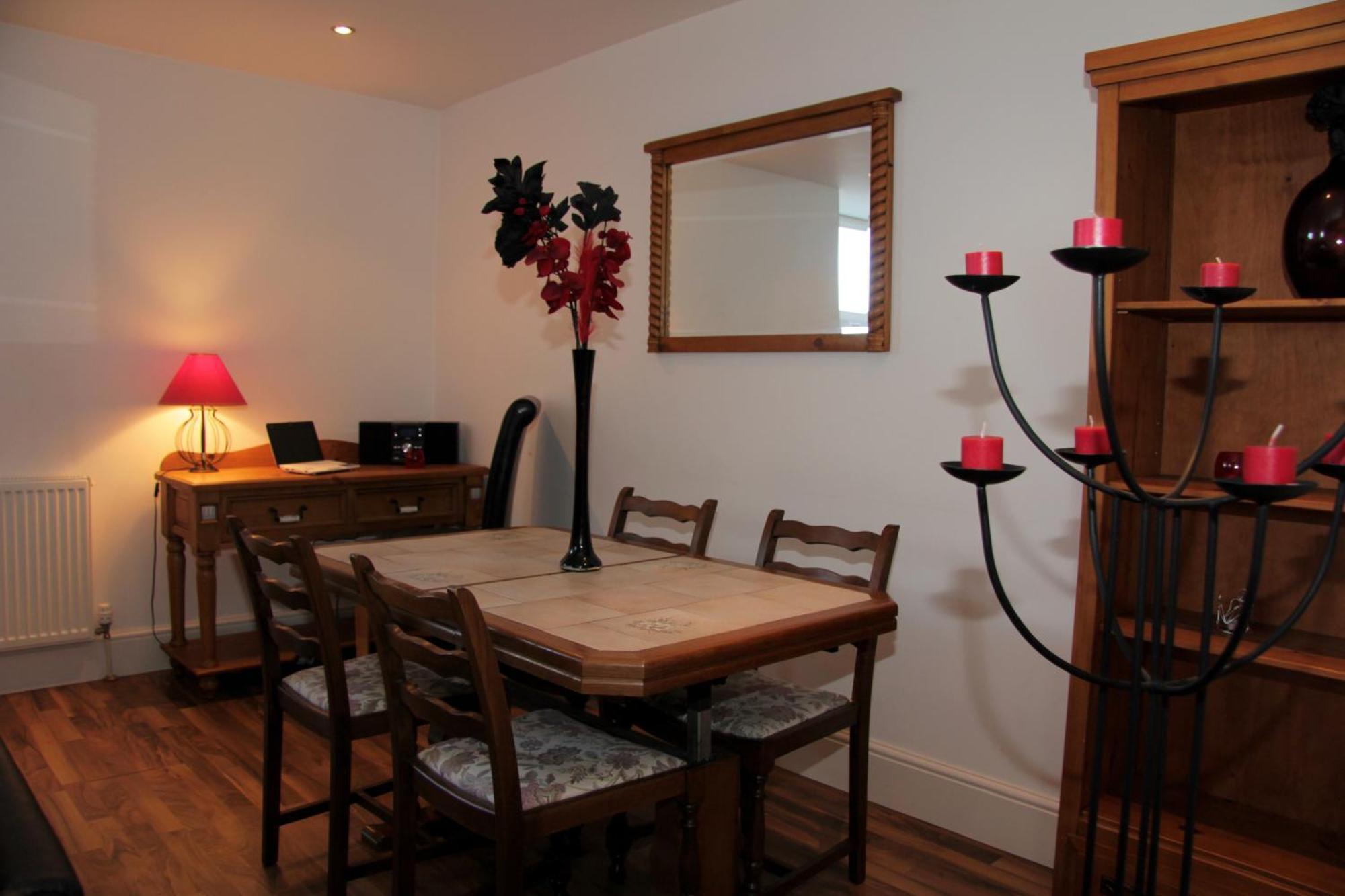 Apartment Scardroy Homes - 2 Bedroom With Parking Wifi Smart Tvs Sleeps Up To 6
