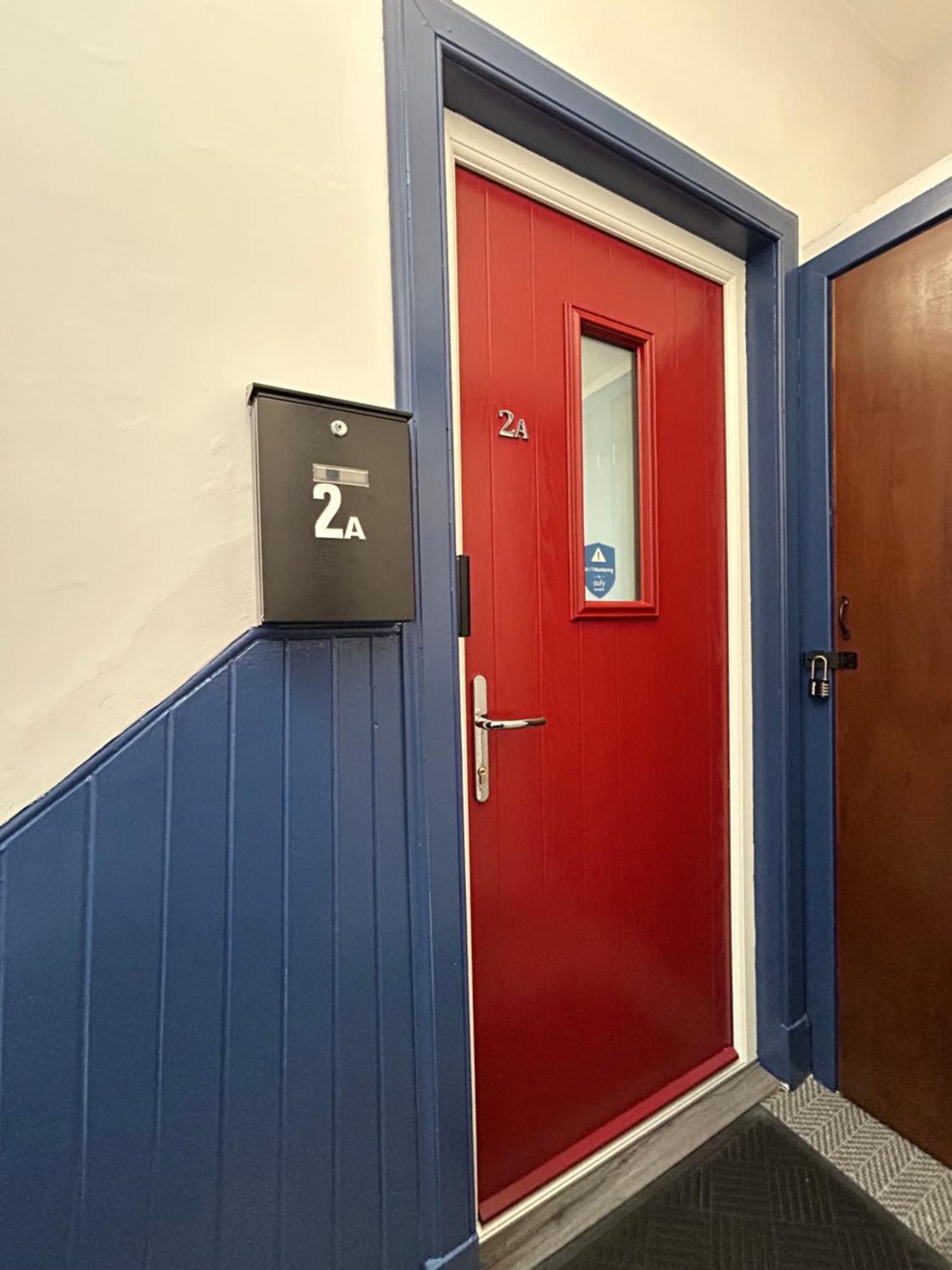 Apartment Flat 2a - Modern Flat Close To City Centre Ideal For Couples *
