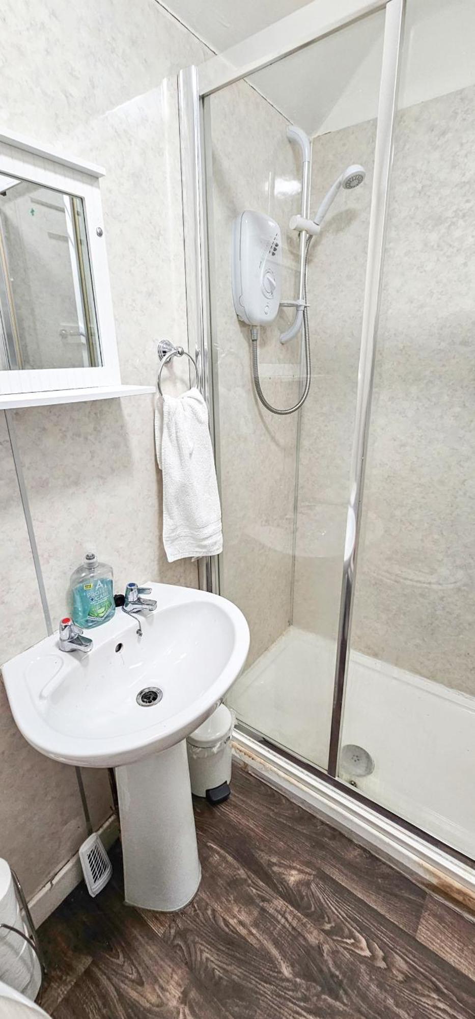 1 Bedroom House - - River Canal *