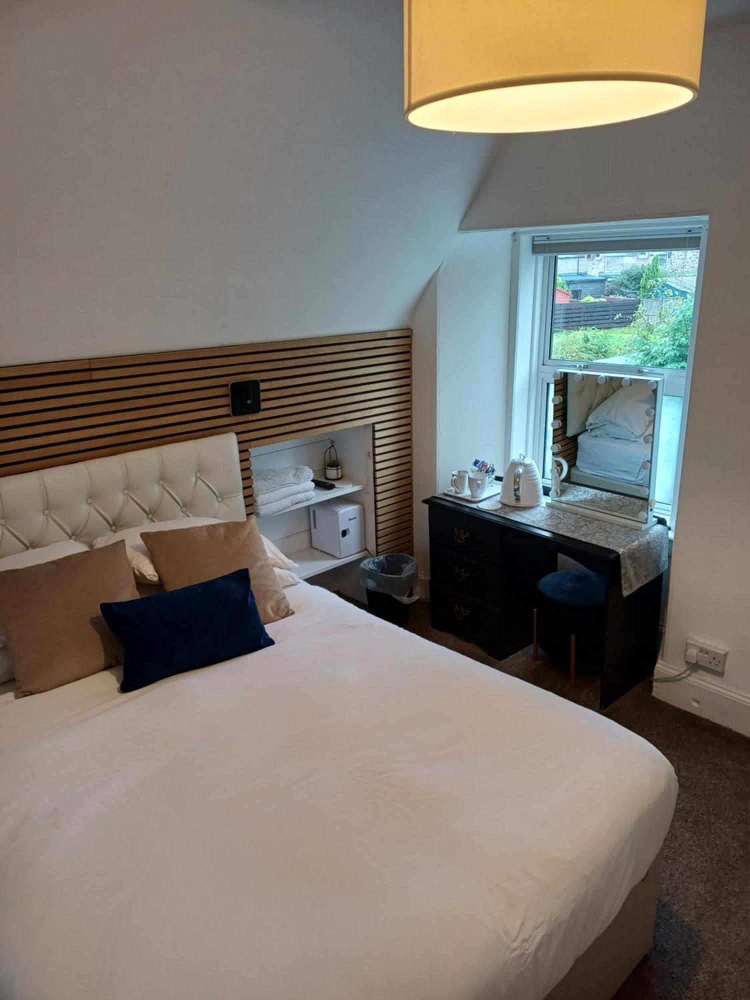 Bed & Breakfast Jacobite Rose *
