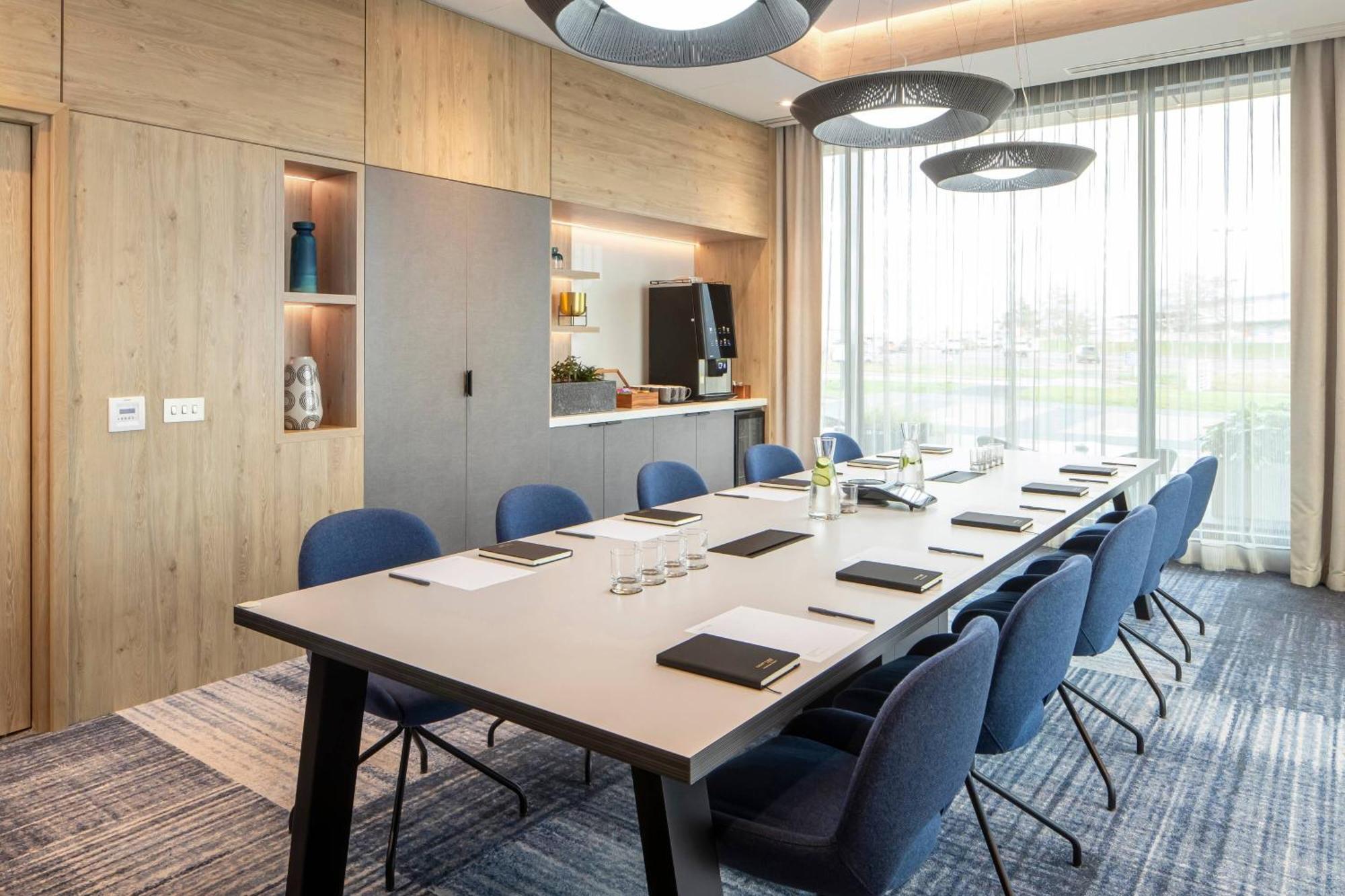Hotel Courtyard By Marriott Airport 4*