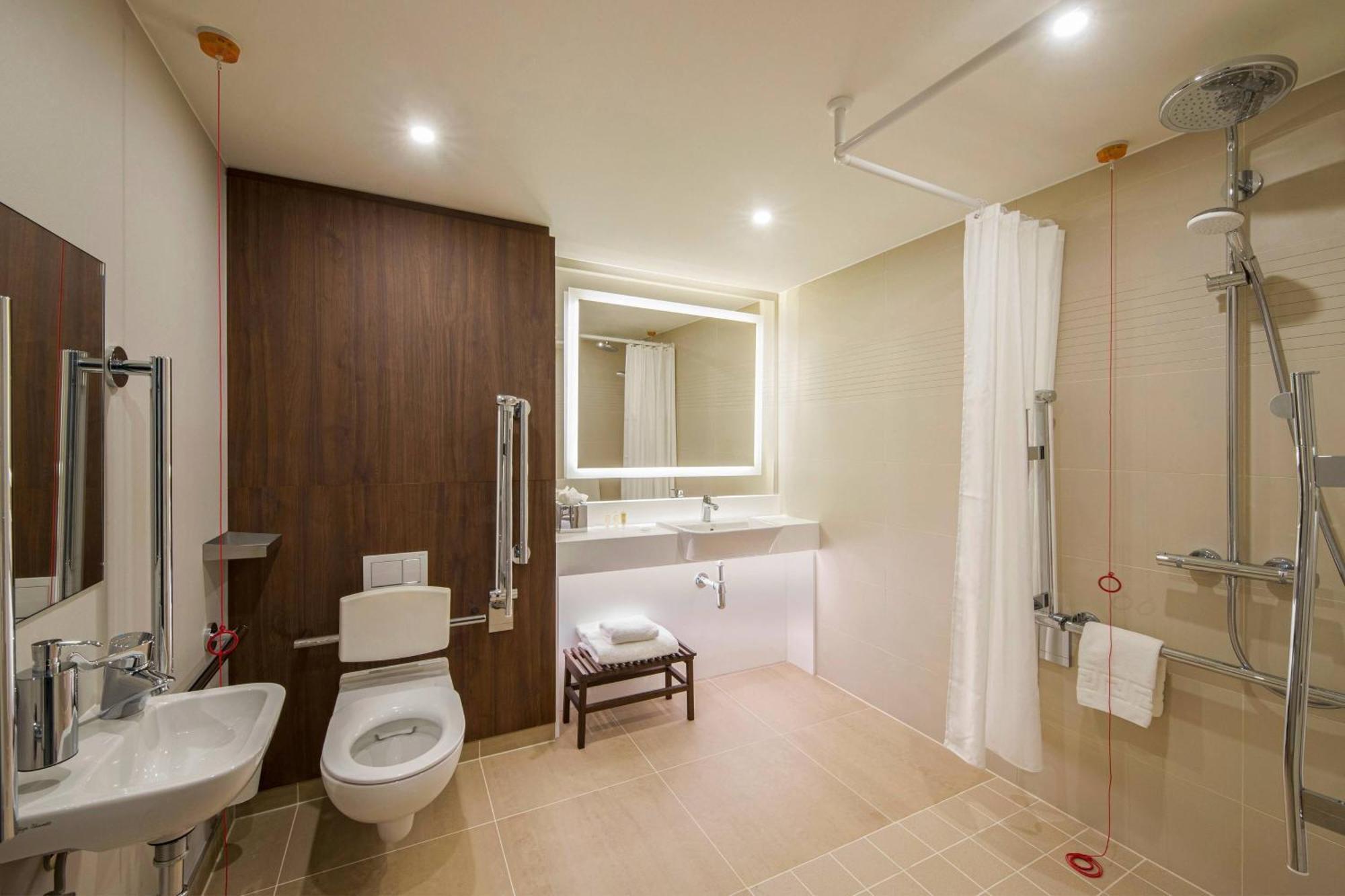 Courtyard By Marriott Airport Inverness