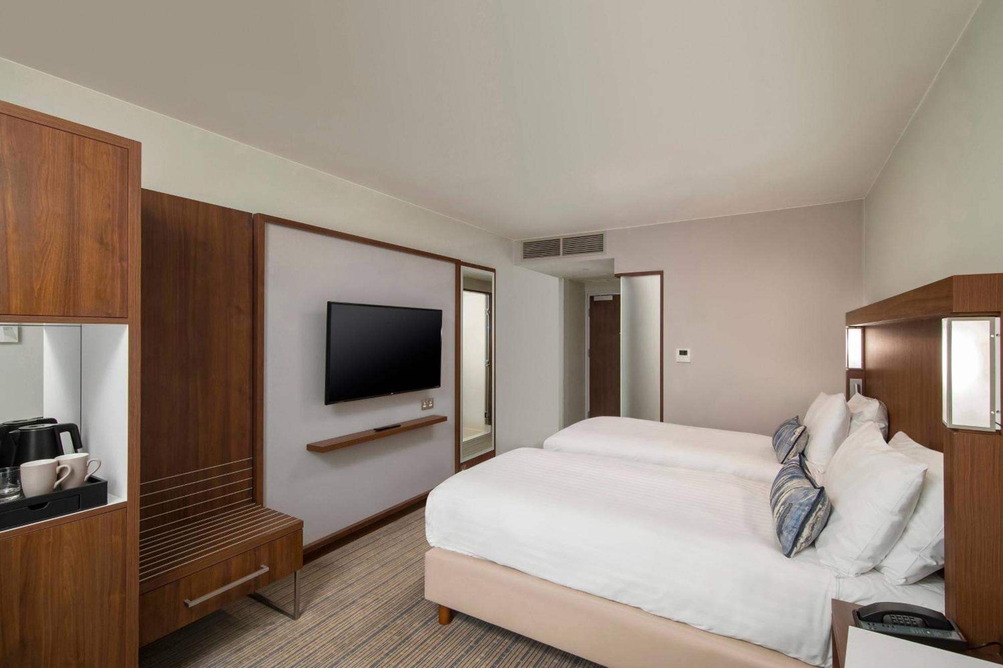 Courtyard By Marriott Airport Hotel Inverness