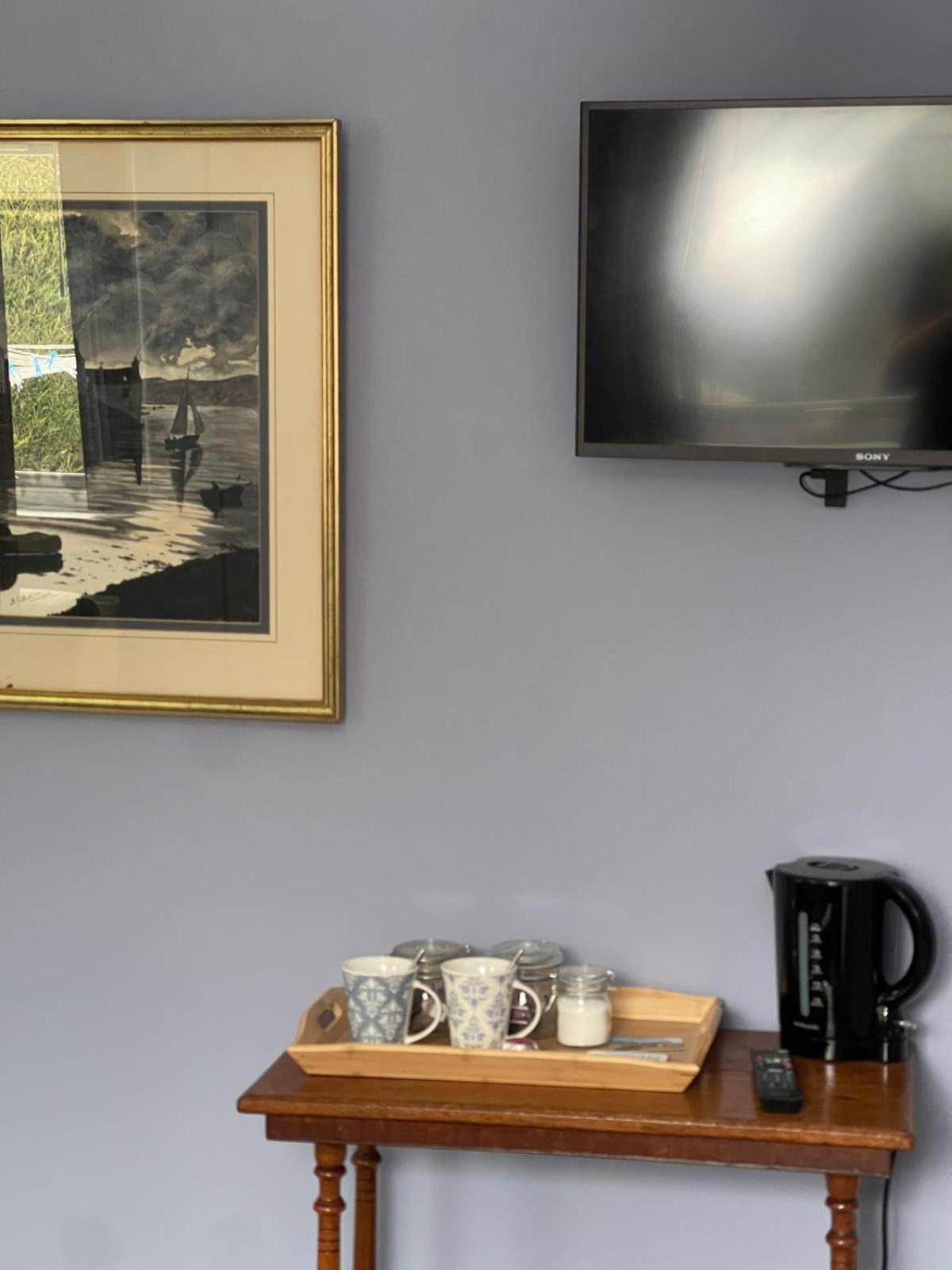 Bed & Breakfast Runnymede House