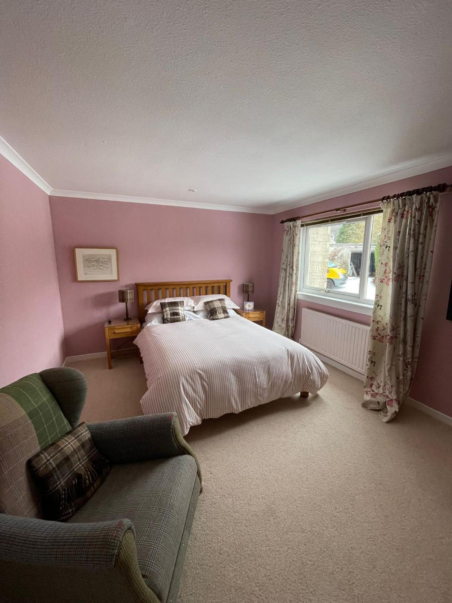 Bed & Breakfast Runnymede House