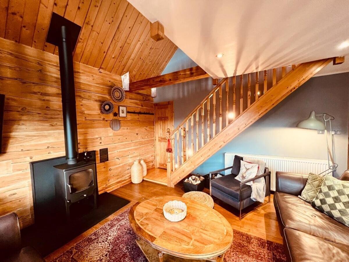 Lodge On Loch Ness