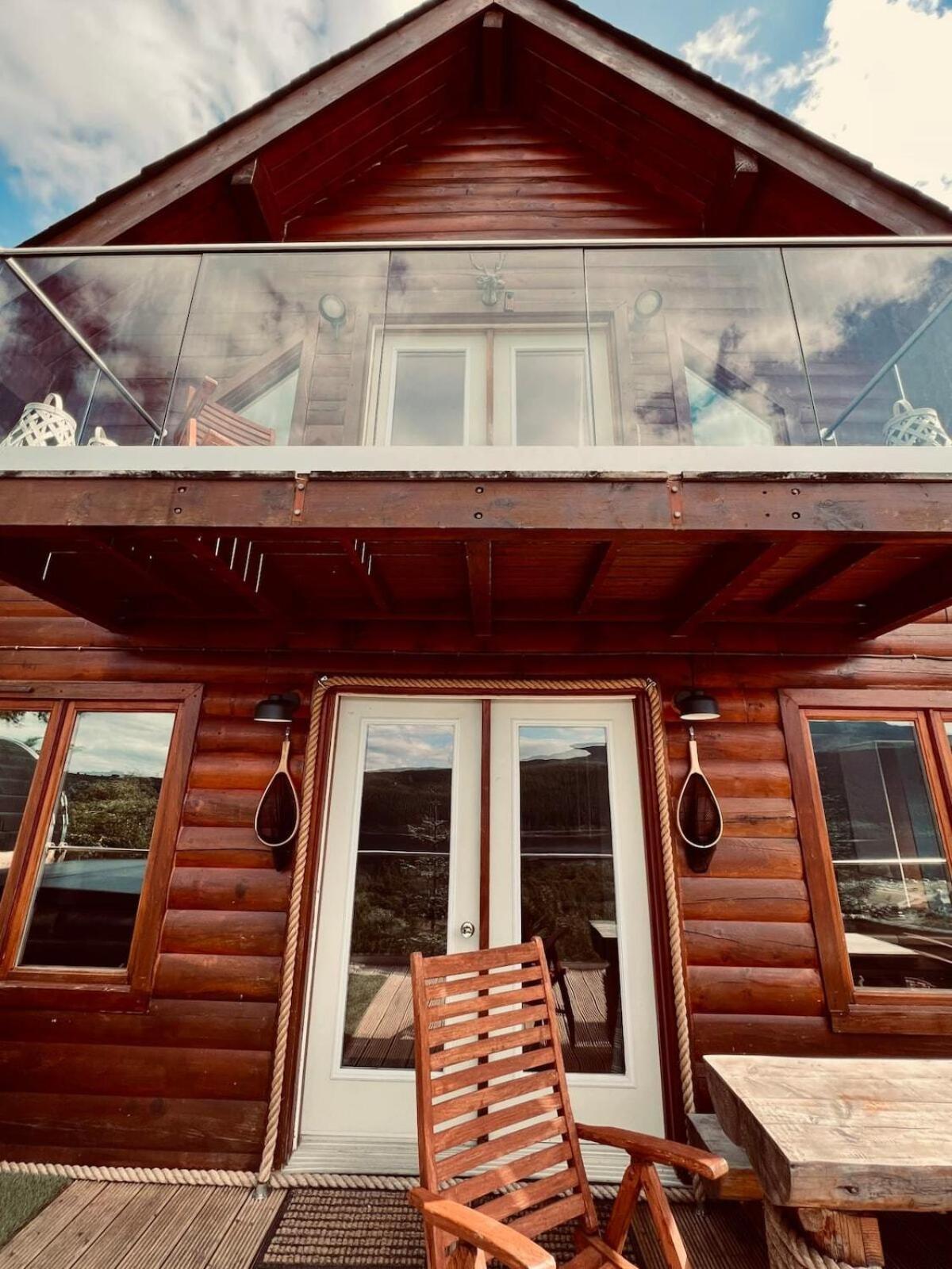 Lodge On Loch Ness *