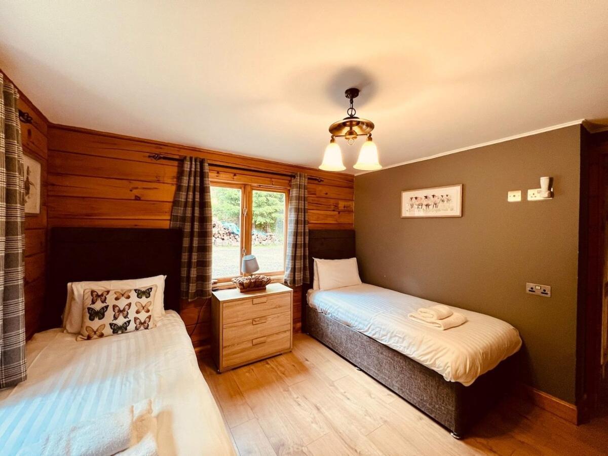 Lodge On Loch Ness *