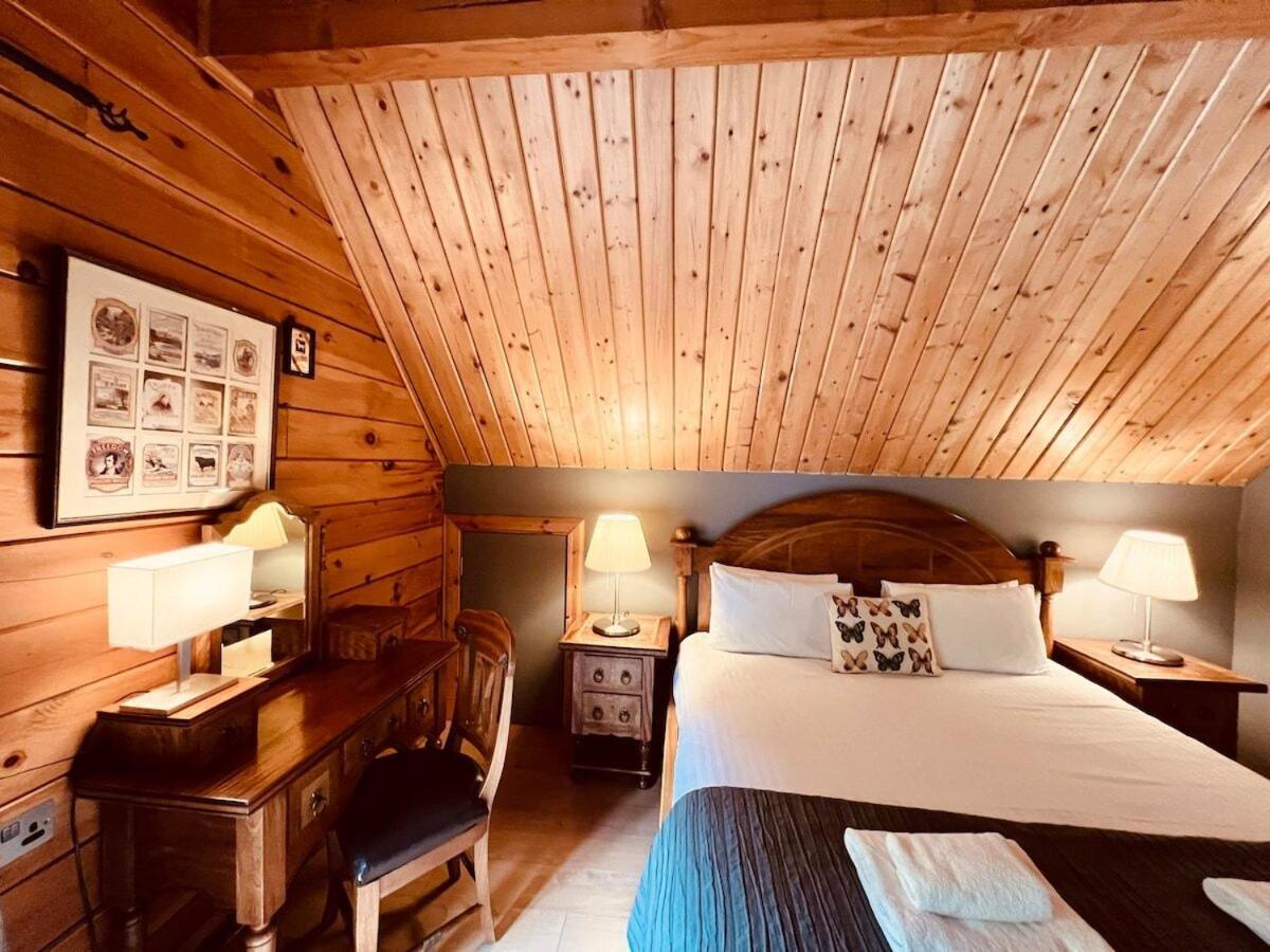Lodge On Loch Ness *