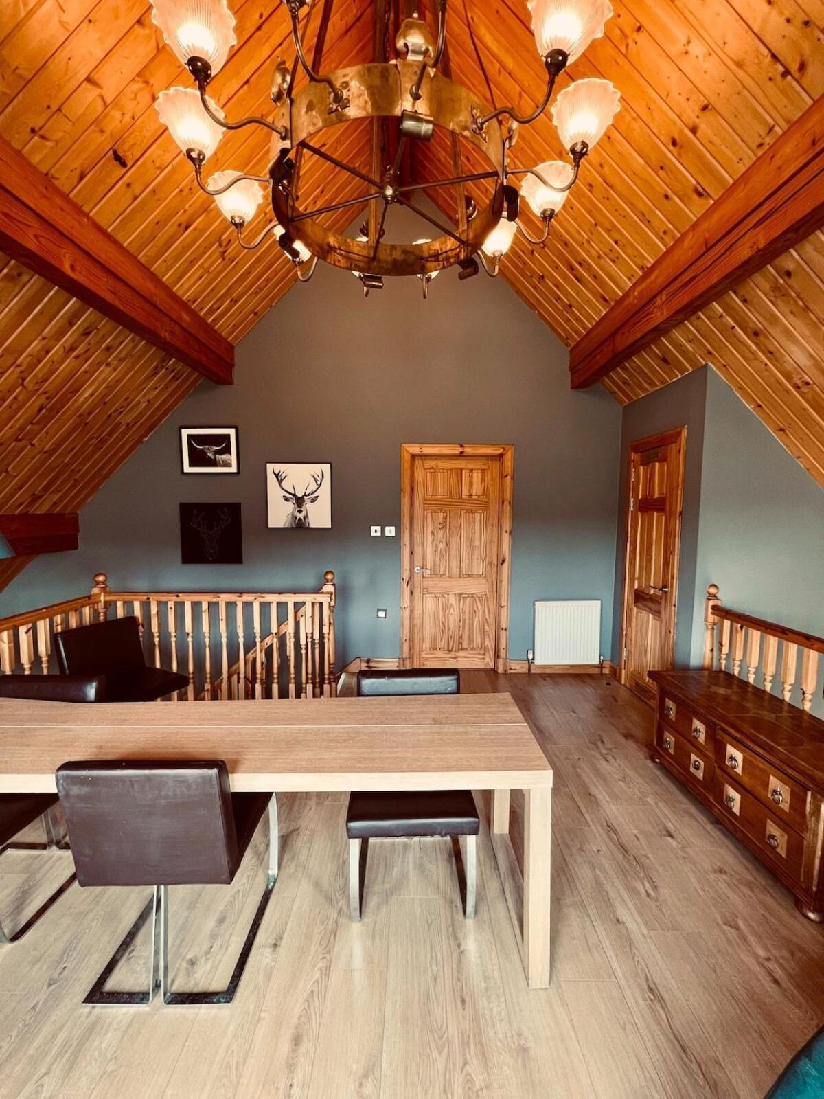 Lodge On Loch Ness