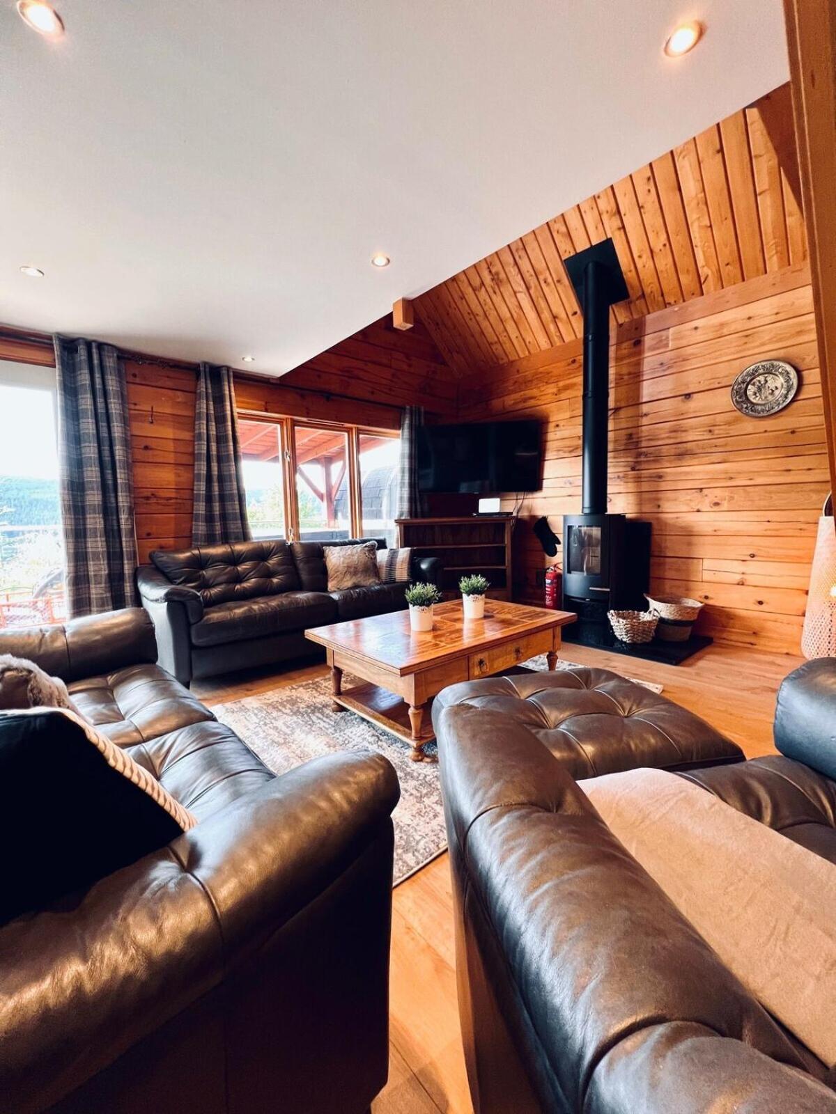 Lodge On Loch Ness