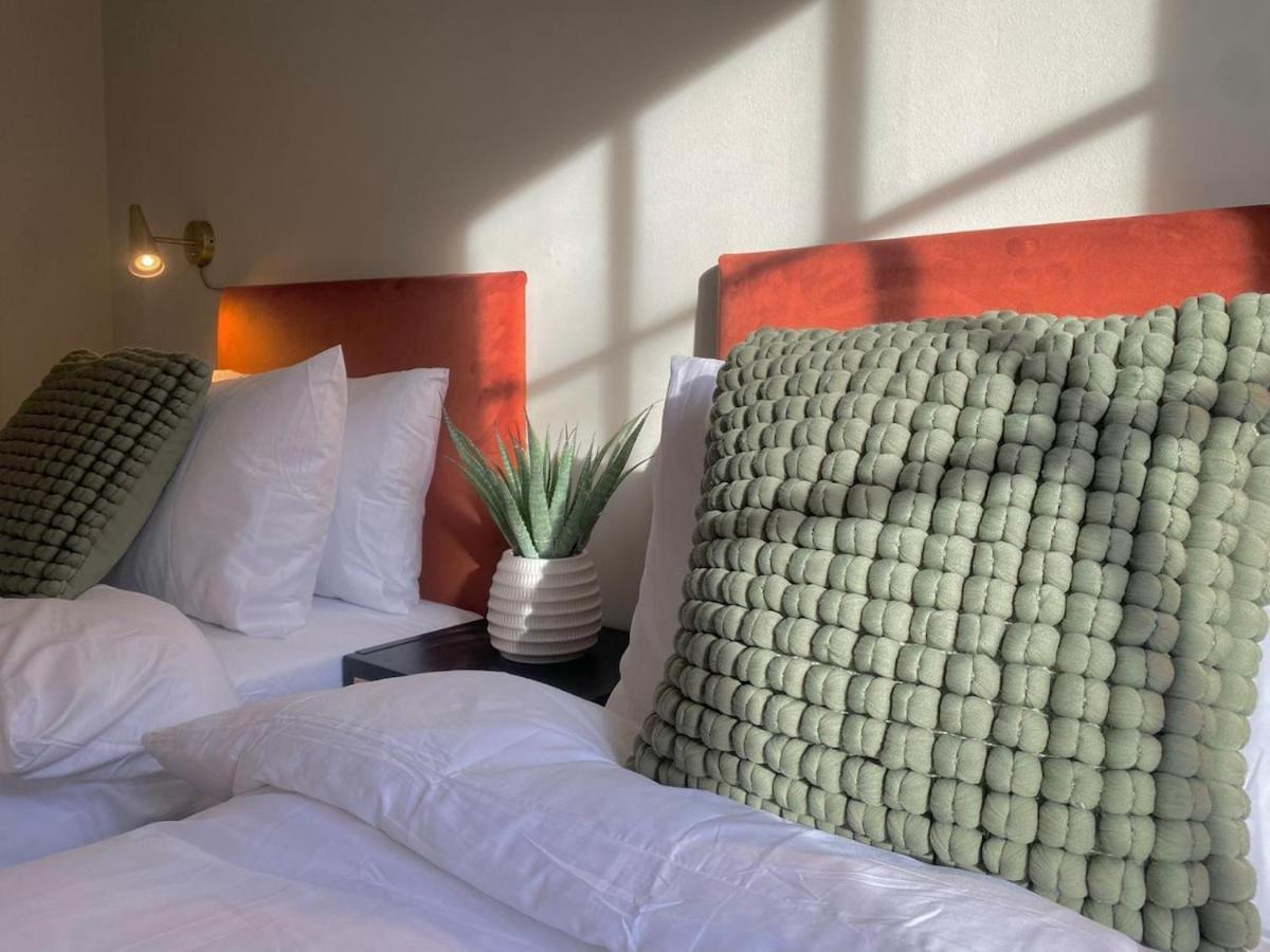 Apartment Spacious 2-bed With Free Parking *