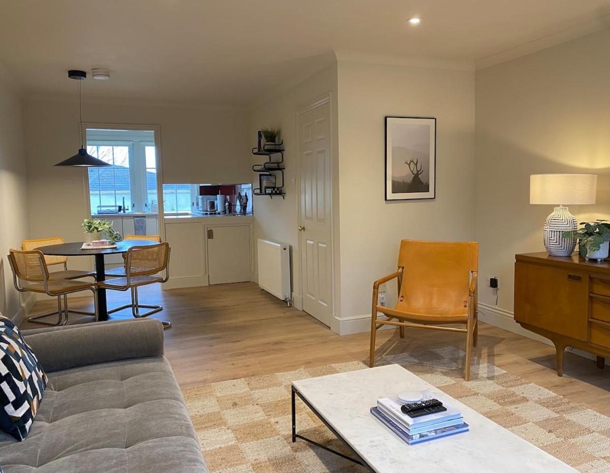 Spacious 2-bed With Free Parking *