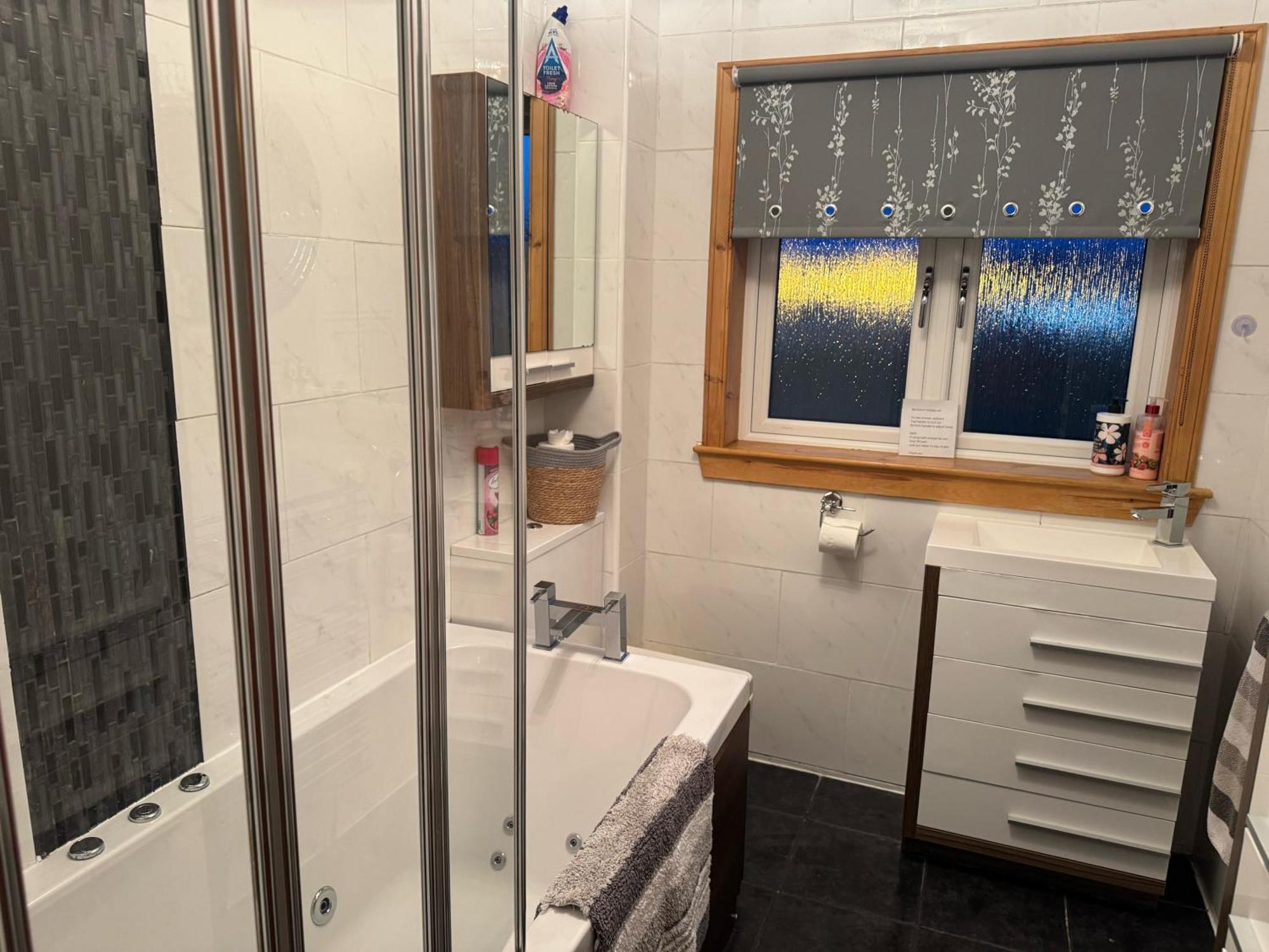3bedroom 1bathroom 1 Shower In Quiet Area * Inverness