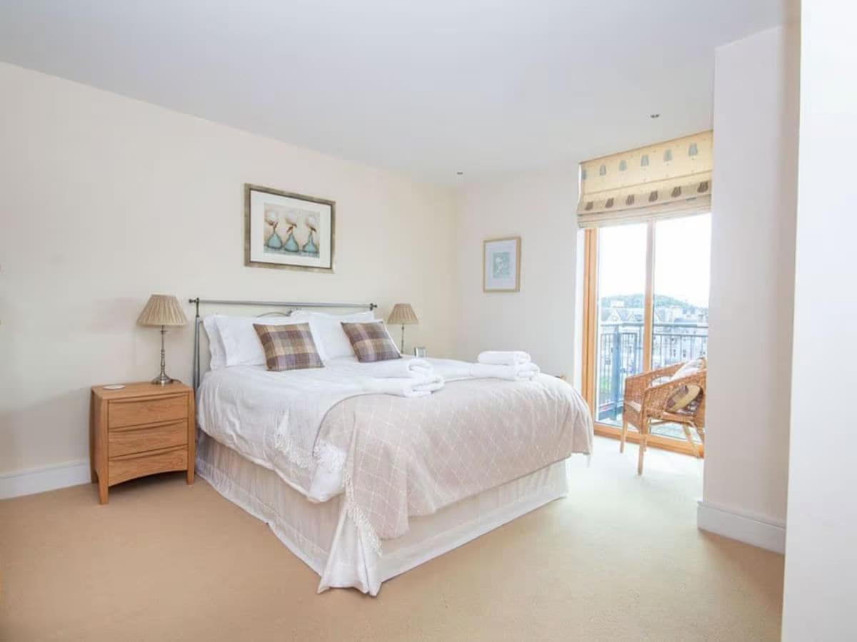 Apartment 2 Bedroom Riverside 301