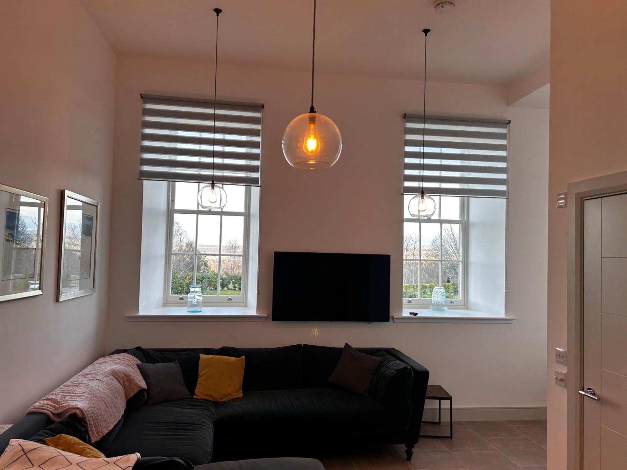 Great Glen Town House, 5 Minute Drive From Town Centre Apartment *