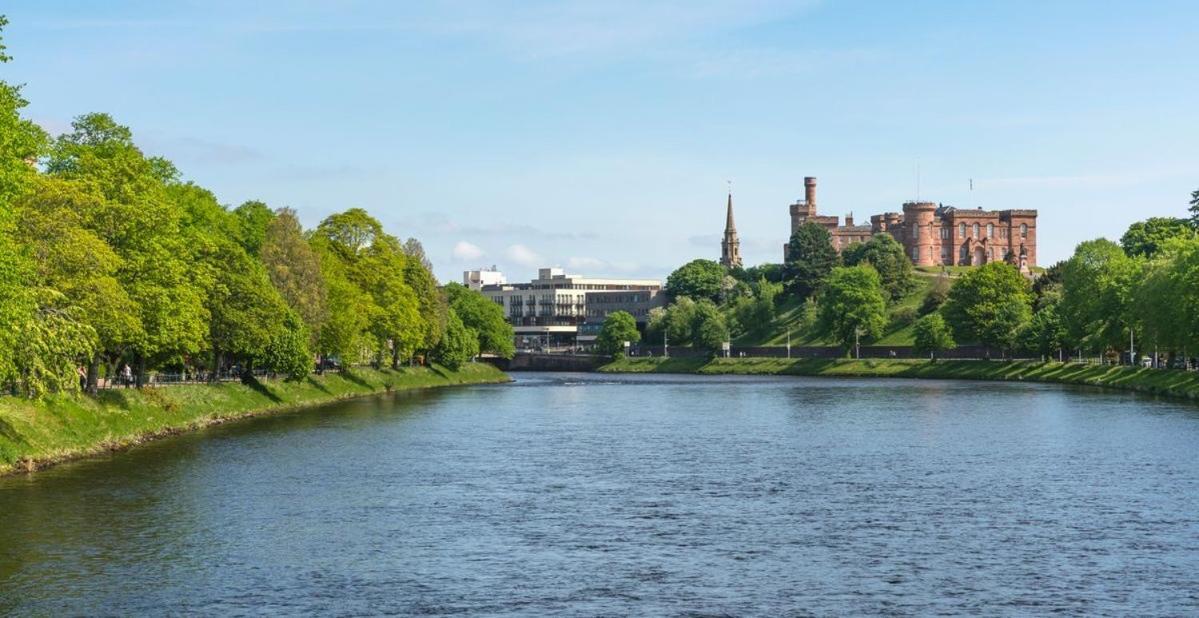 Hedgefield House - Serene Floor Flat Inverness