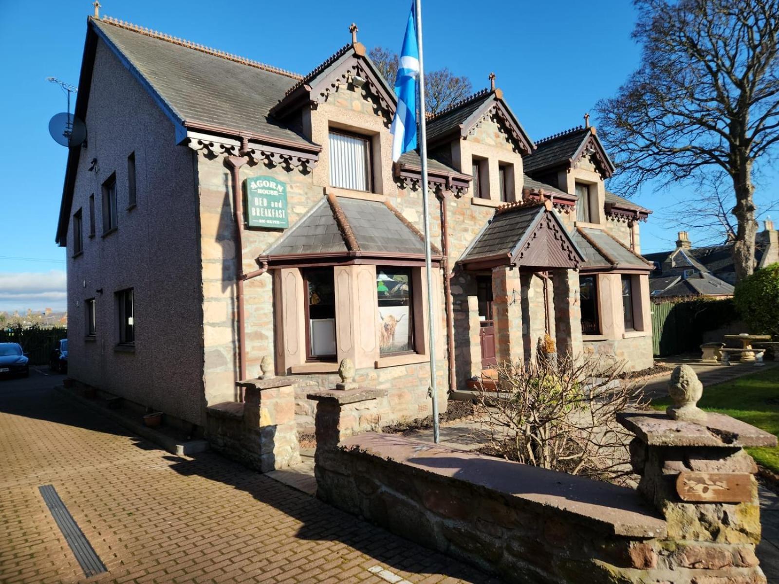 Homestay River Ness & Bothy