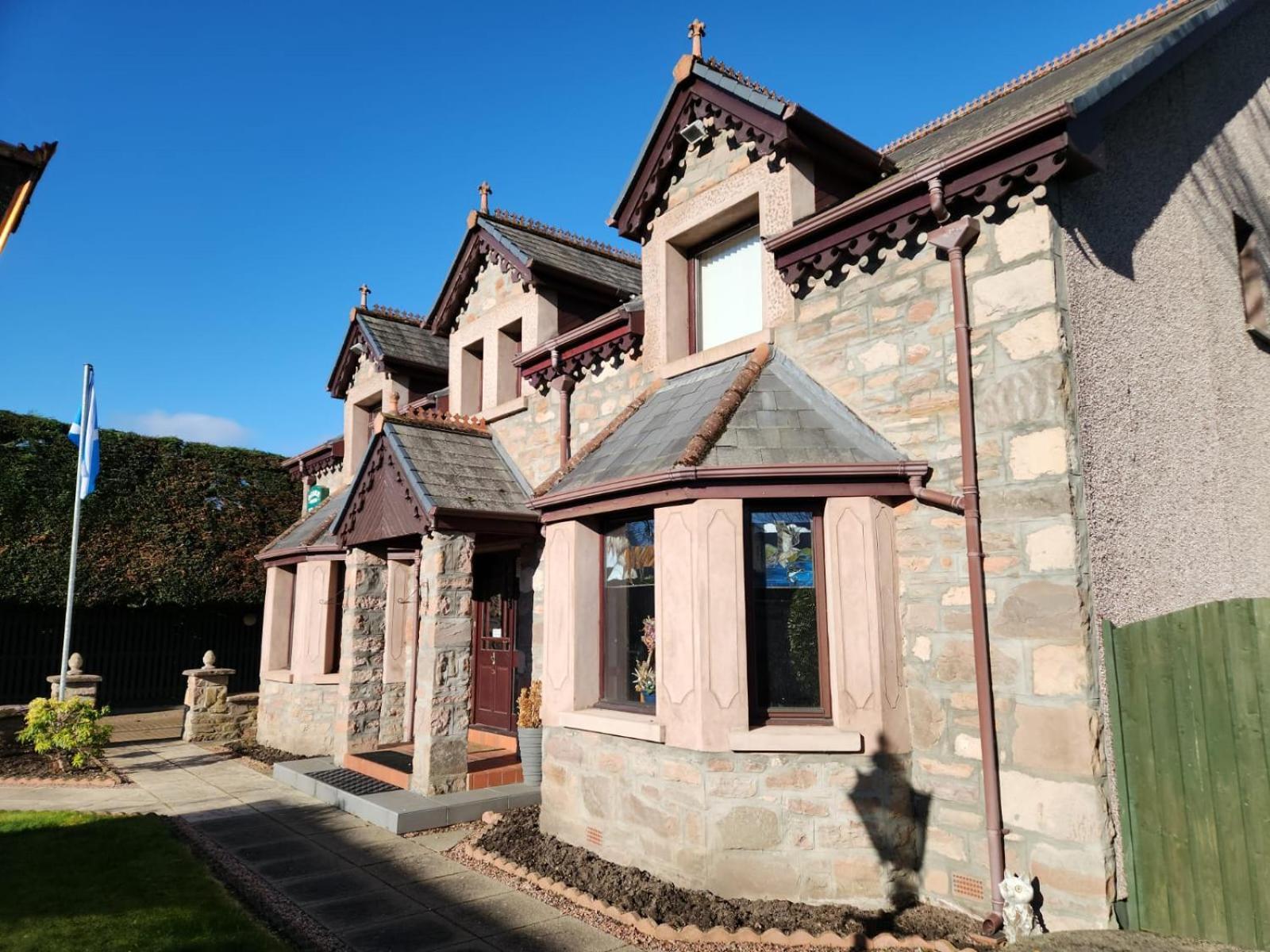 Homestay River Ness & Bothy