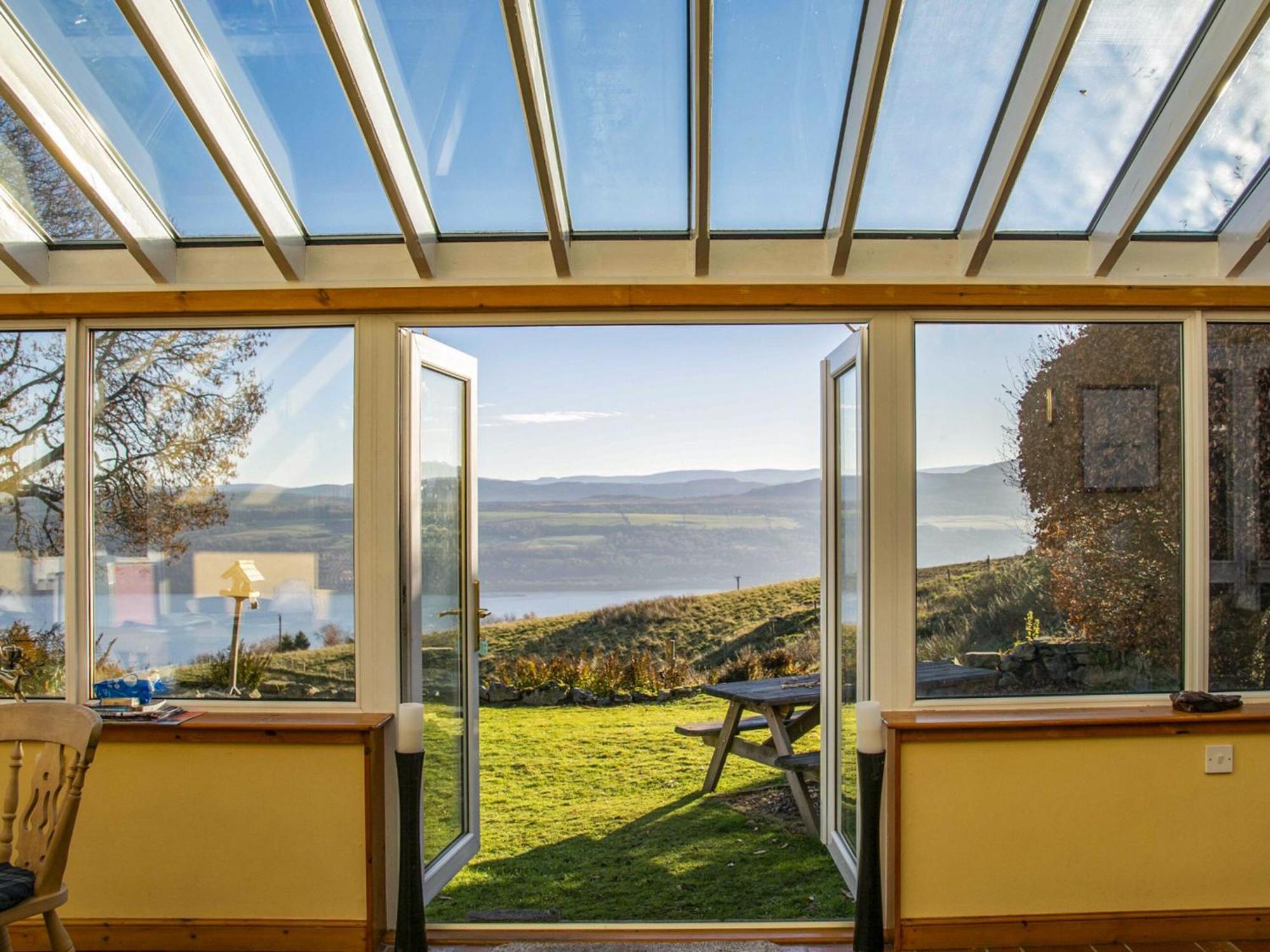 Mor Carraig, * Inverness