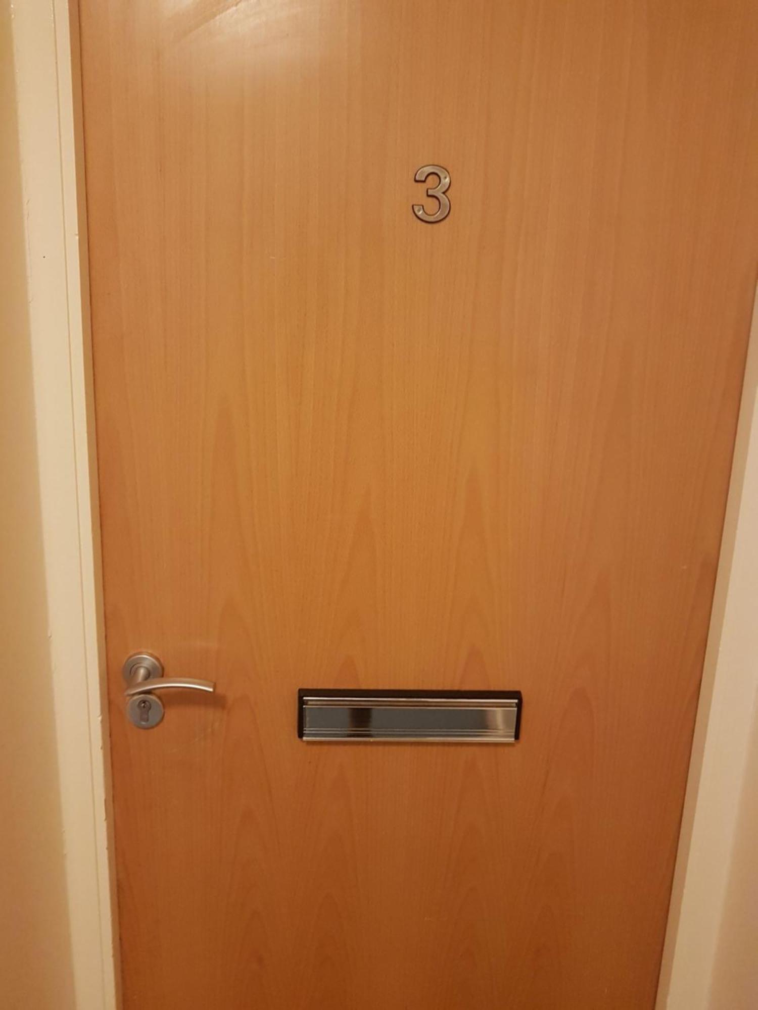 Apartment Langley Centre Secure Parking 2 Min Walk, Public Transport 1 Min Walk, Great Location Quiet Side Street 2 Bedroom, 2 Bathroom *