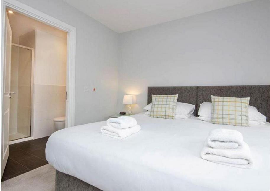 Apartment 2 Bedroom Hedgefield 41 *