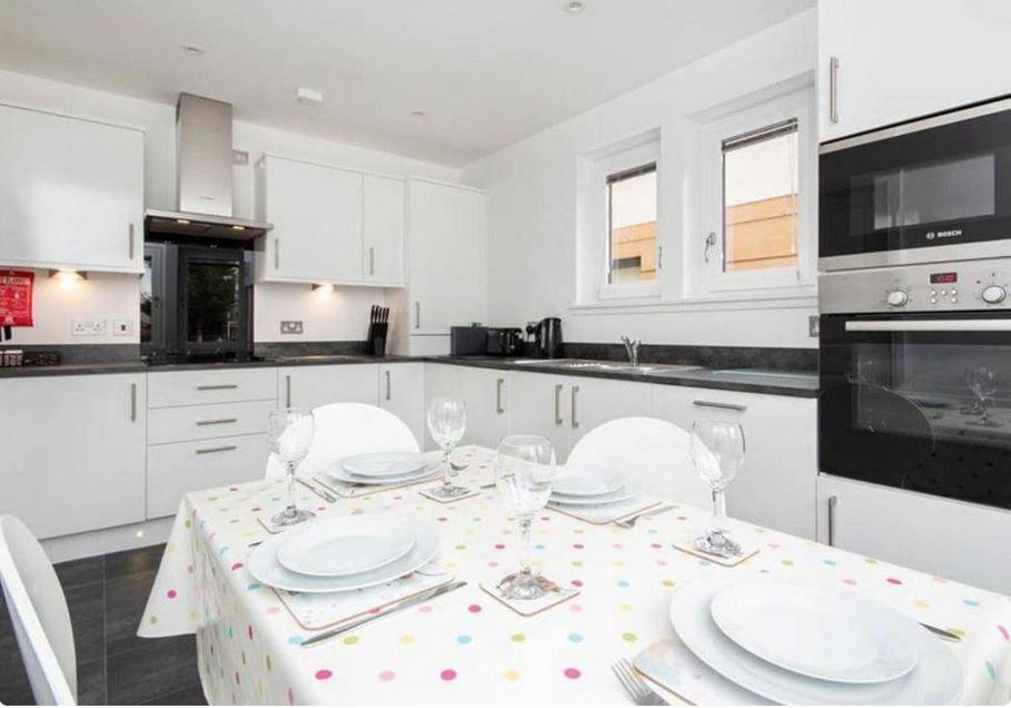 2 Bedroom Hedgefield 41