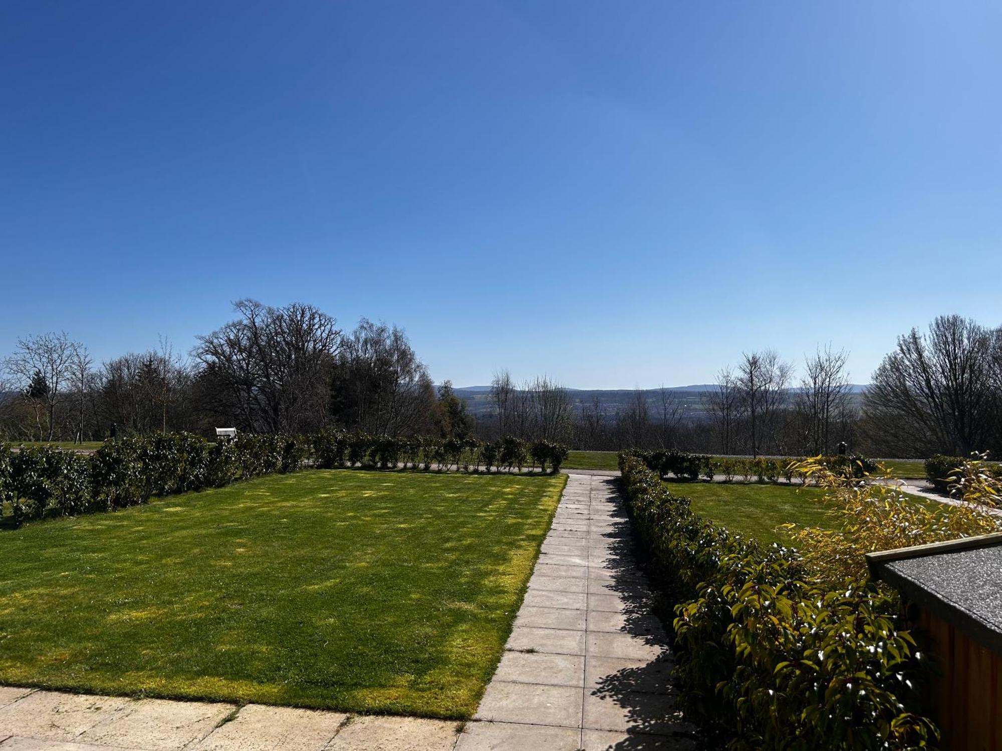 Great Glen Town House, 5 Minute Drive From Town Centre Apartment
