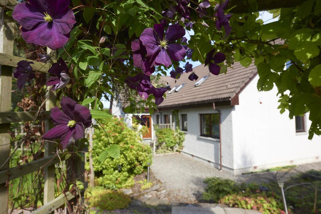 Bed & Breakfast By The Brae 4*