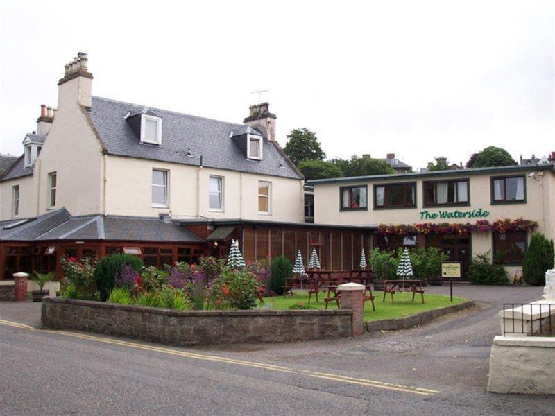 The Waterside 3*