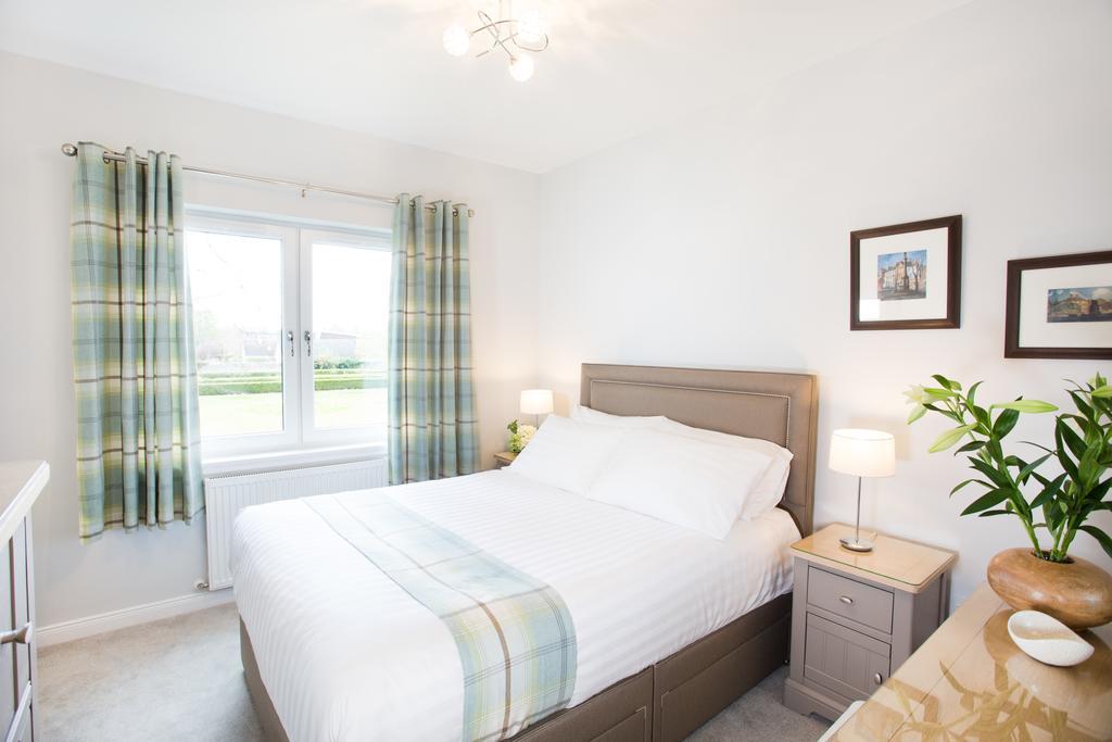 42 Hedgefield House Apartment