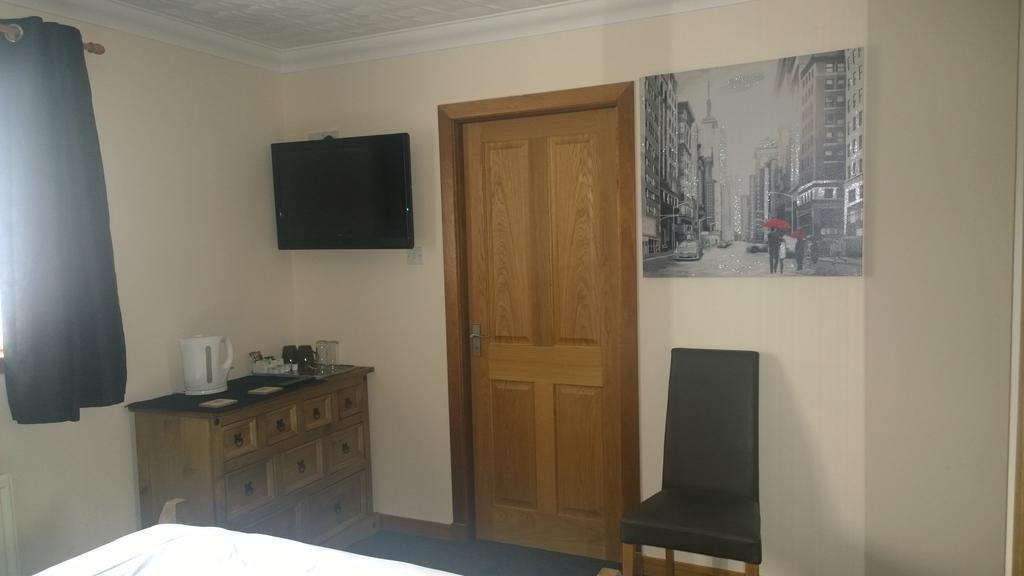 Westview House 3*