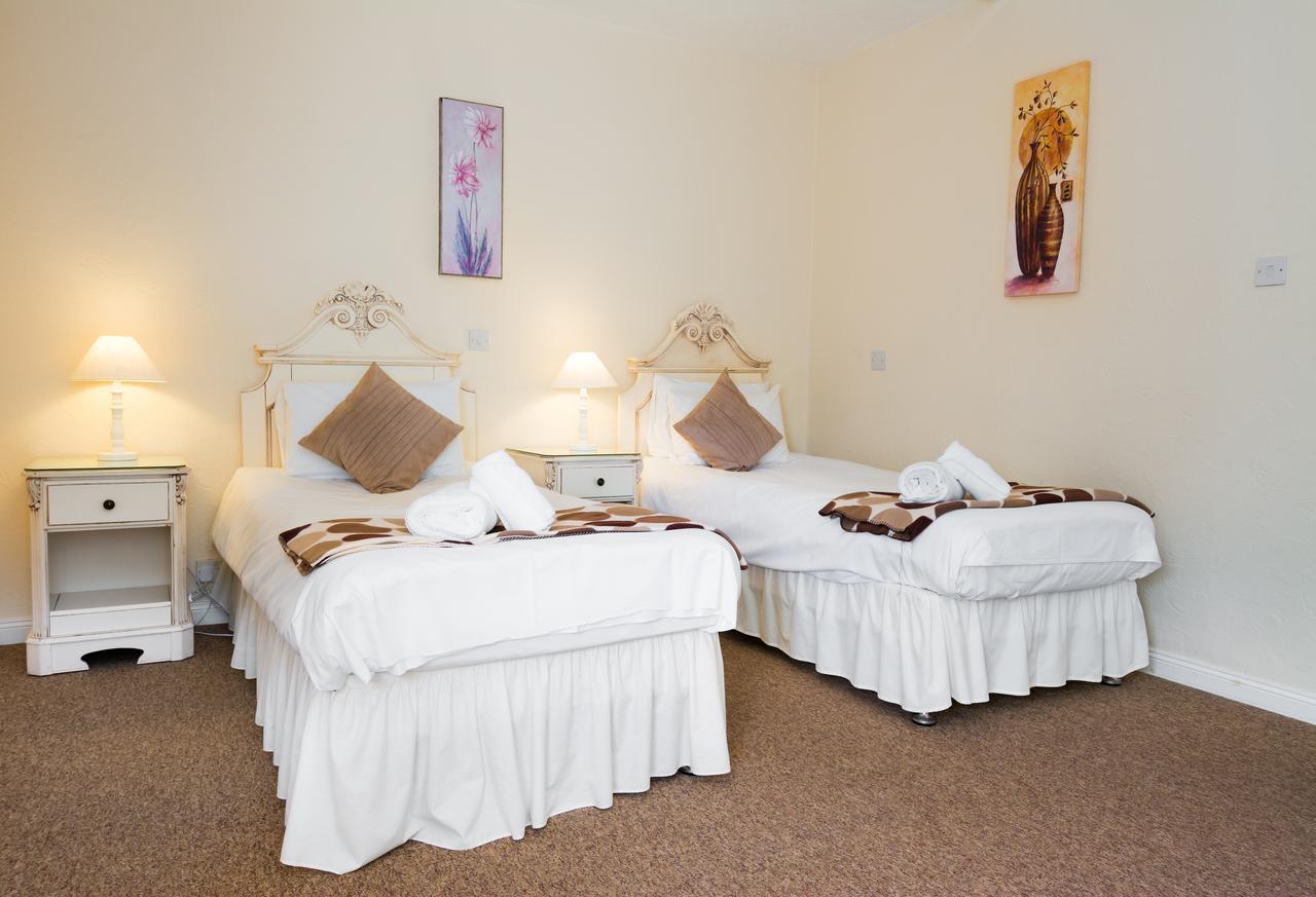 The Waterside 3*