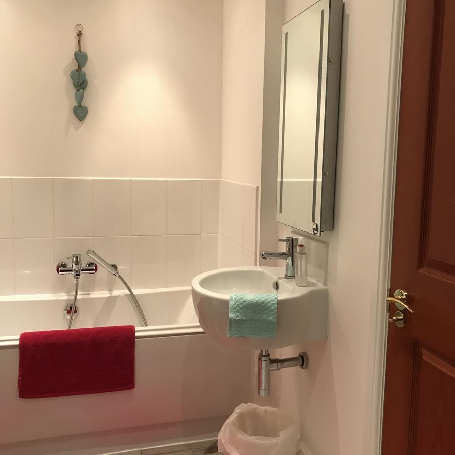 Apartment Scardroy Homes - 2 Bedroom With Parking Wifi Smart Tvs Sleeps Up To 6
