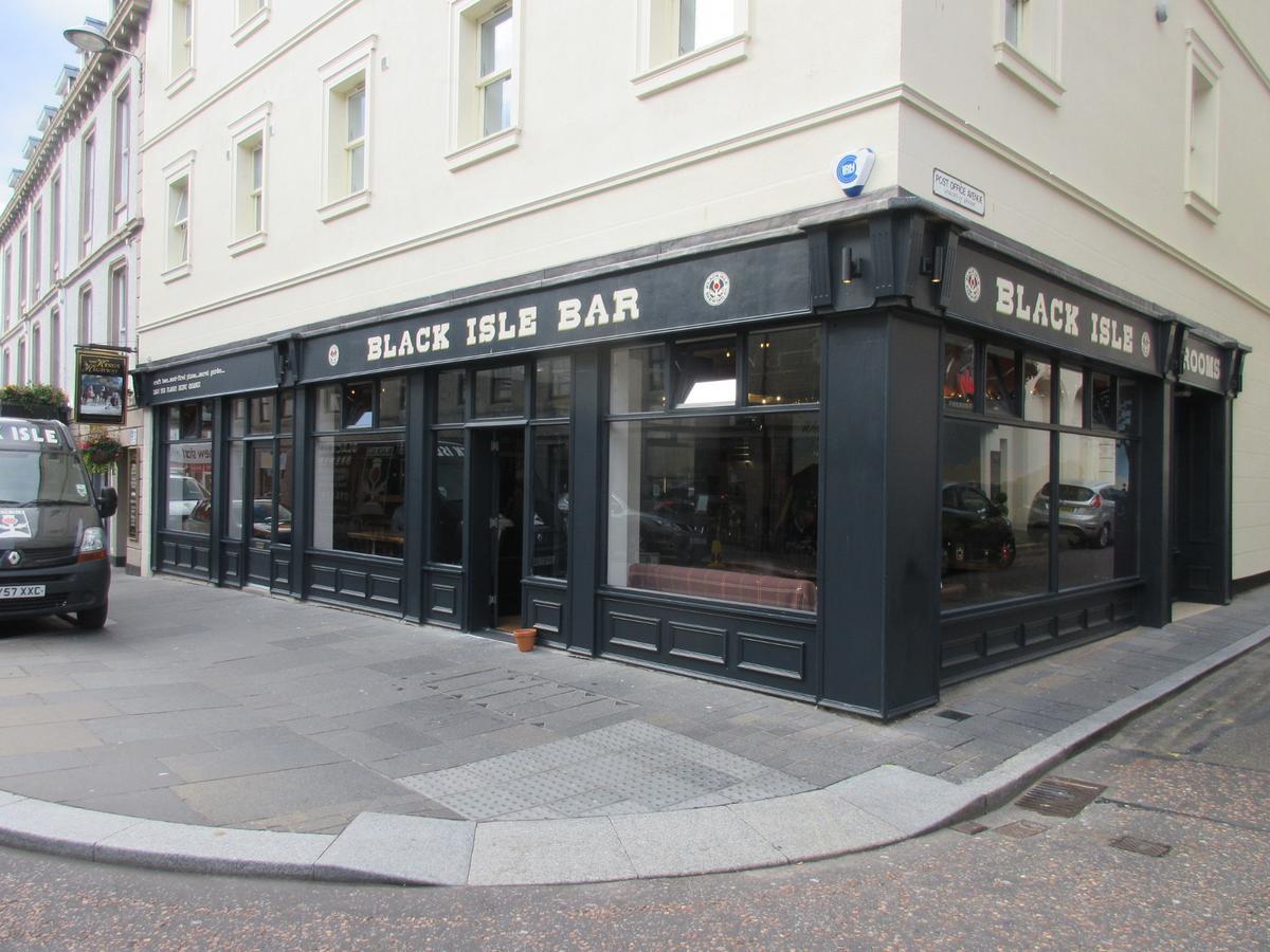 Black Isle Bar & Hostel *
