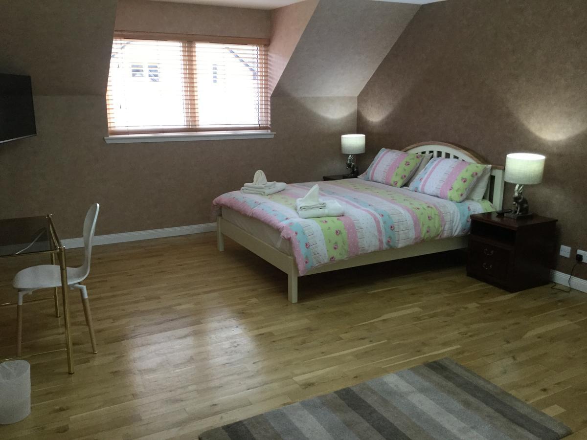 Apartamento West Heather House Free Parking