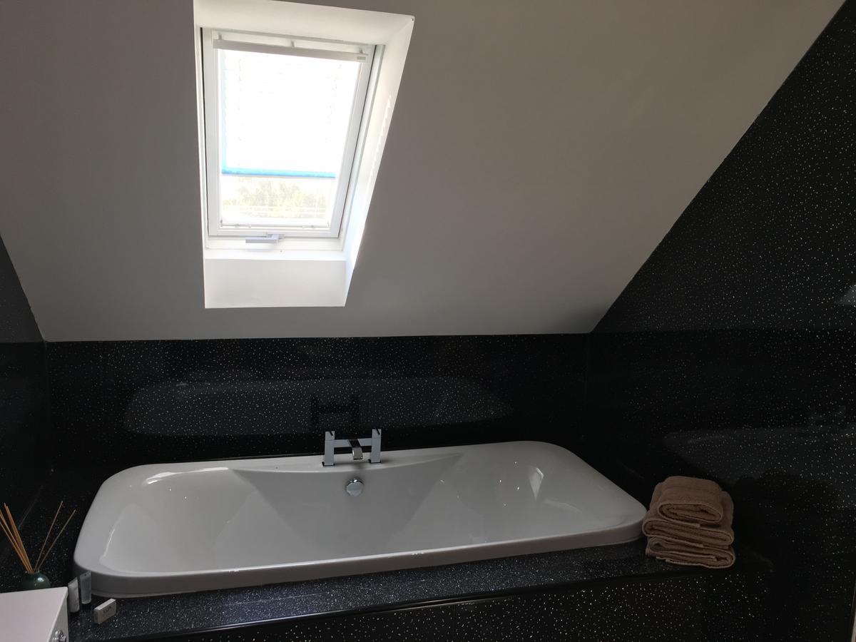 Westview House 3*