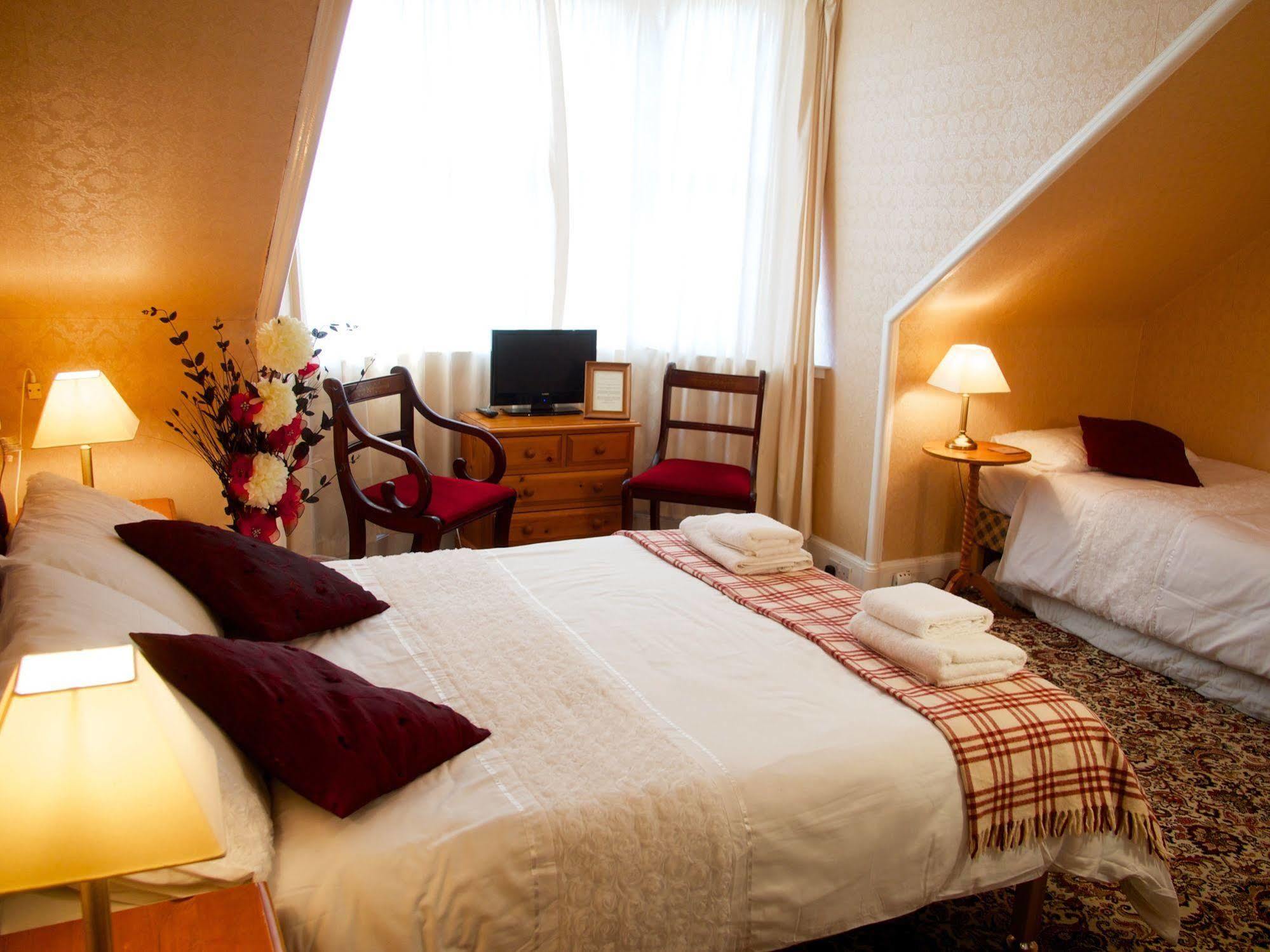 Crown Guest house 3*