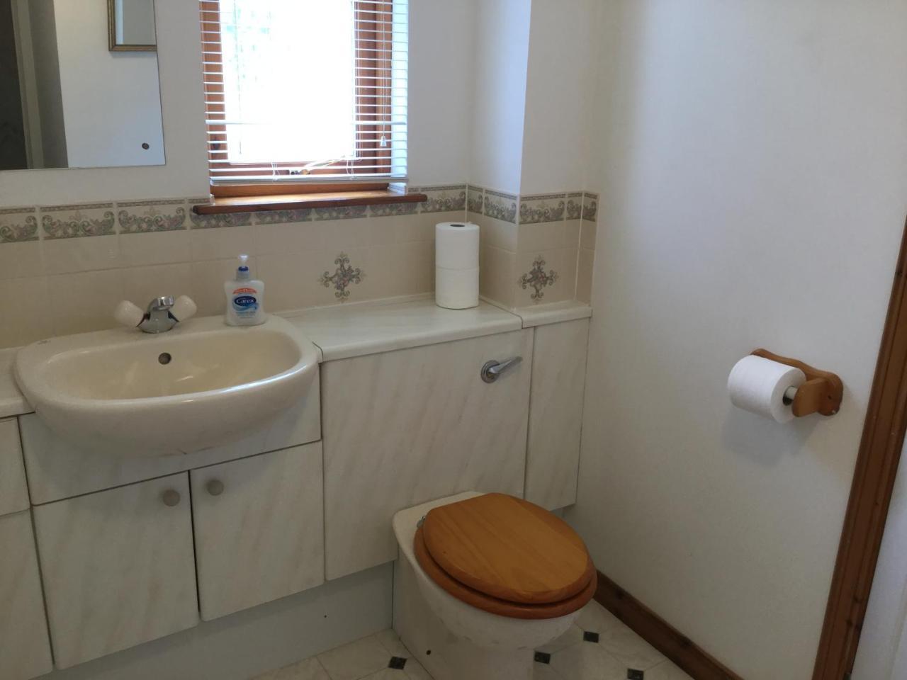 Two-bedroom - Golf View Free Parking *