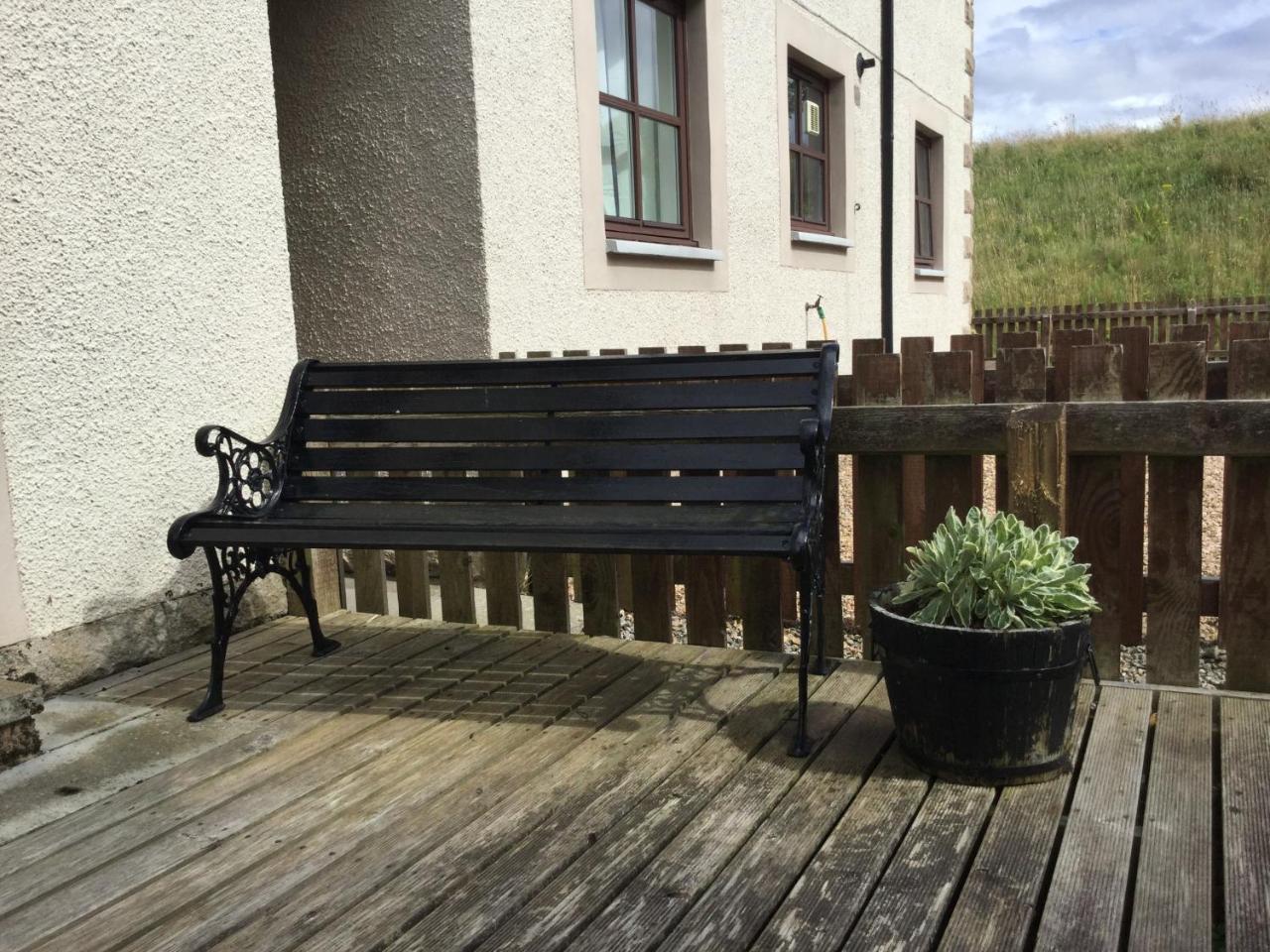 Two-bedroom - Golf View Free Parking Apartment *