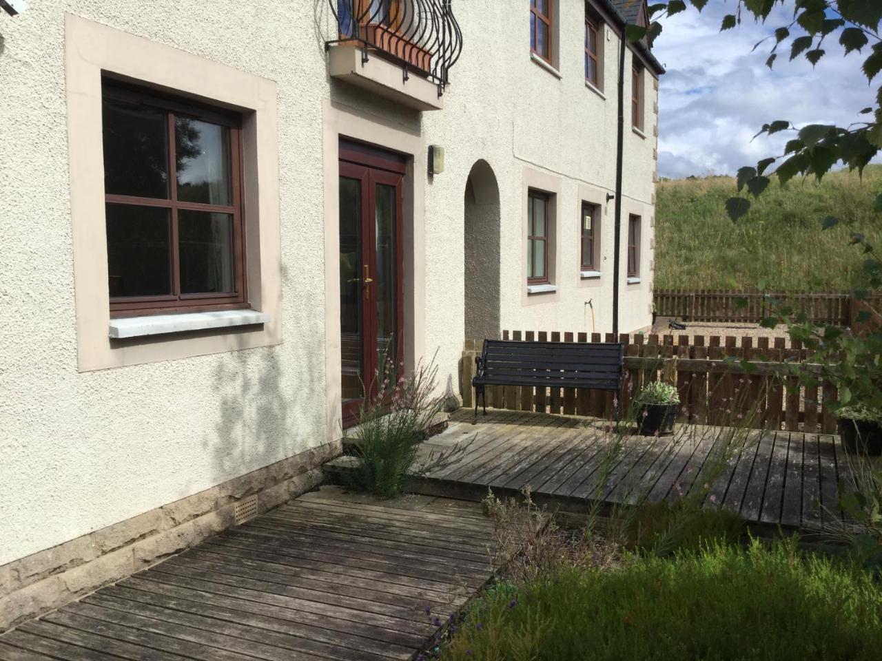 Two-bedroom - Golf View Free Parking Apartment