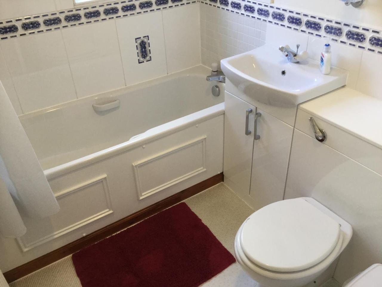 Two-bedroom - Golf View Free Parking *
