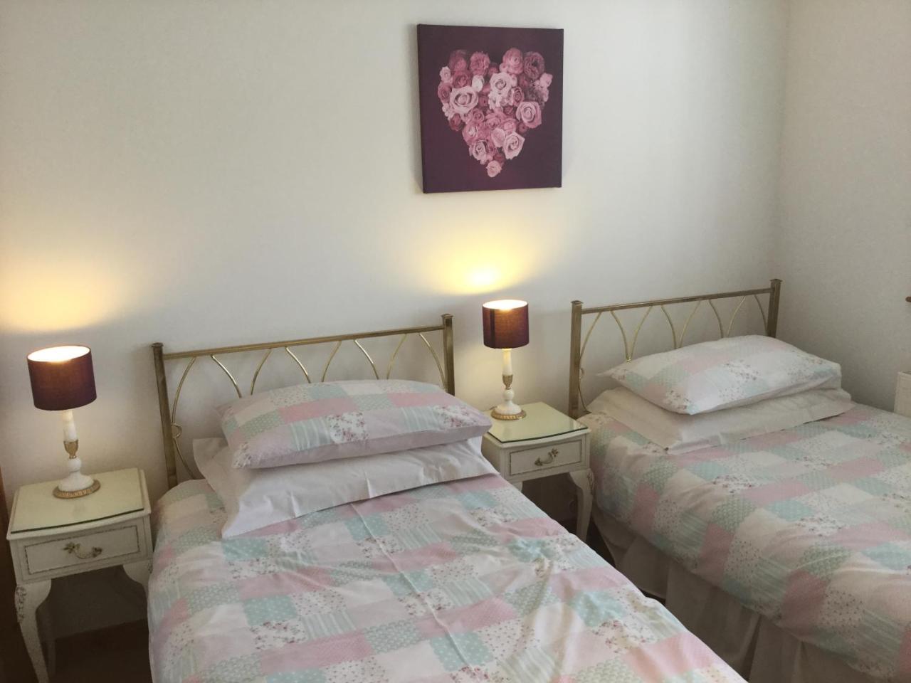 Two-bedroom - Golf View Free Parking Apartment