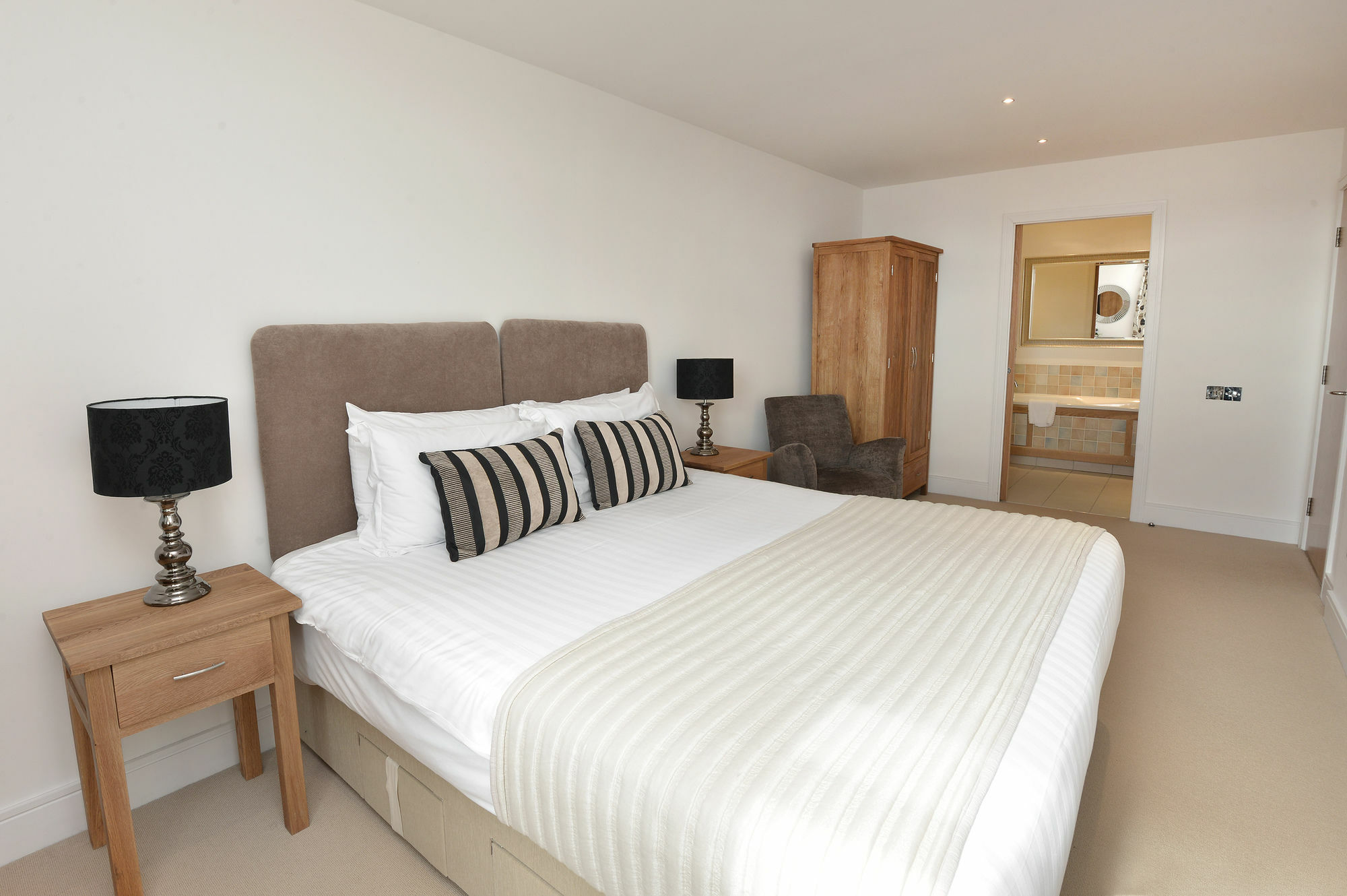 Highland By Mansley Apartment