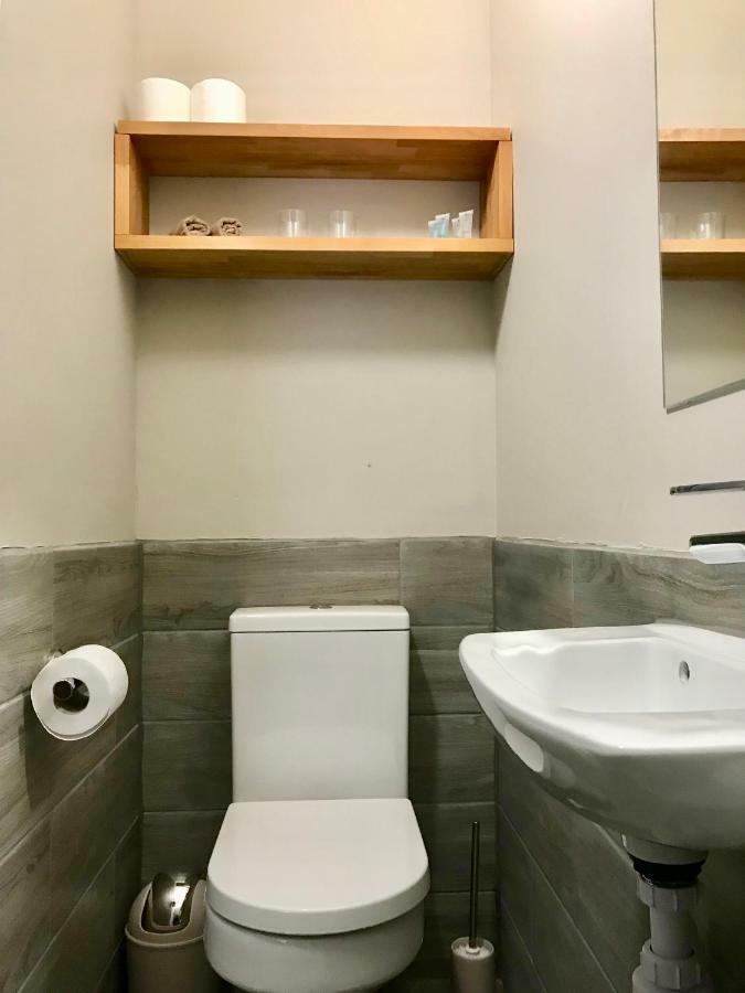 Self-contained Studio Centre Location *