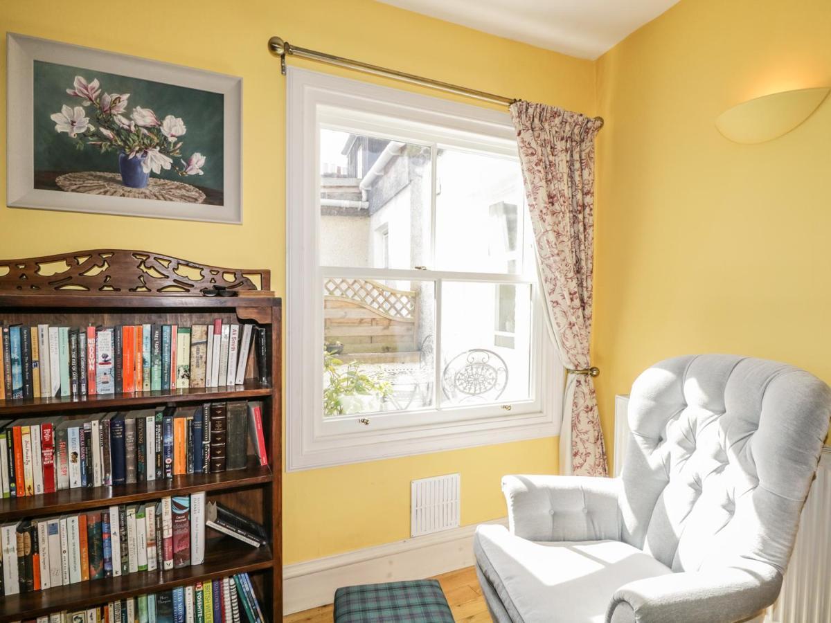 10 Douglas Row * Inverness