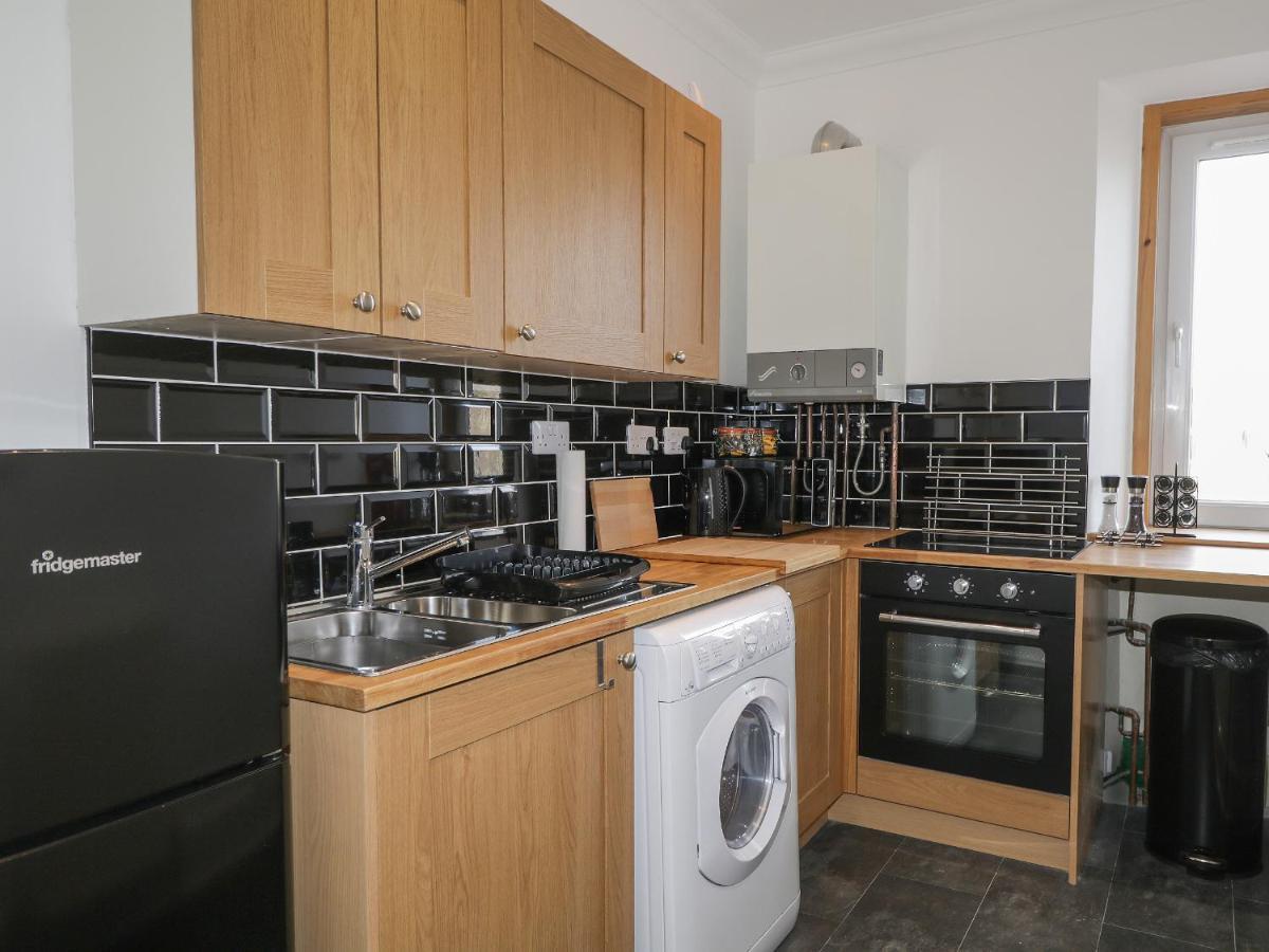 Apartment 23 3 *